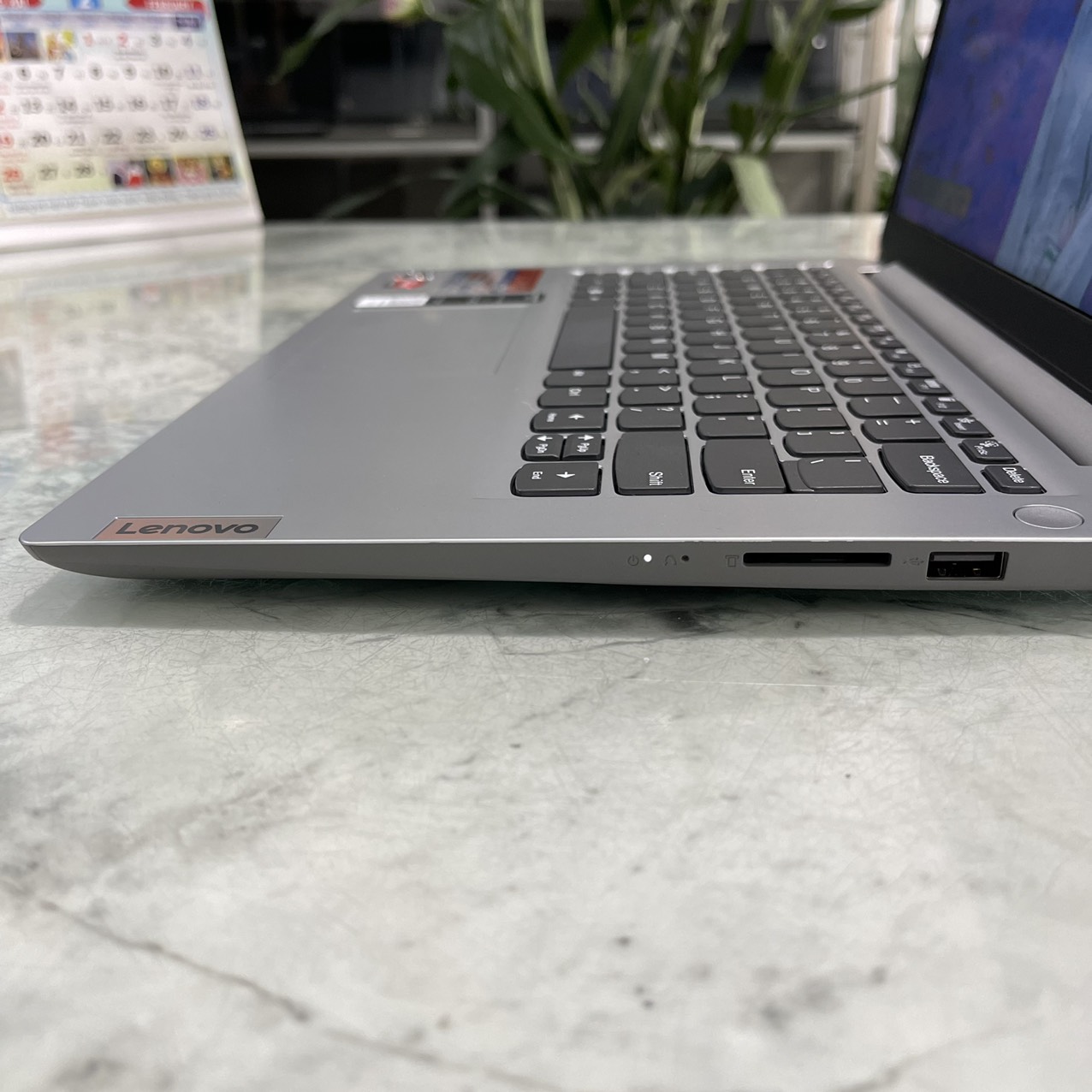 Lenovo IdeaPad Slim 1 14ALC7 Máy LikeNew  AMD Ryzen 5-5500U Ram 8gb Ssd 512gb Màn Hình 14'' FullHD IPS