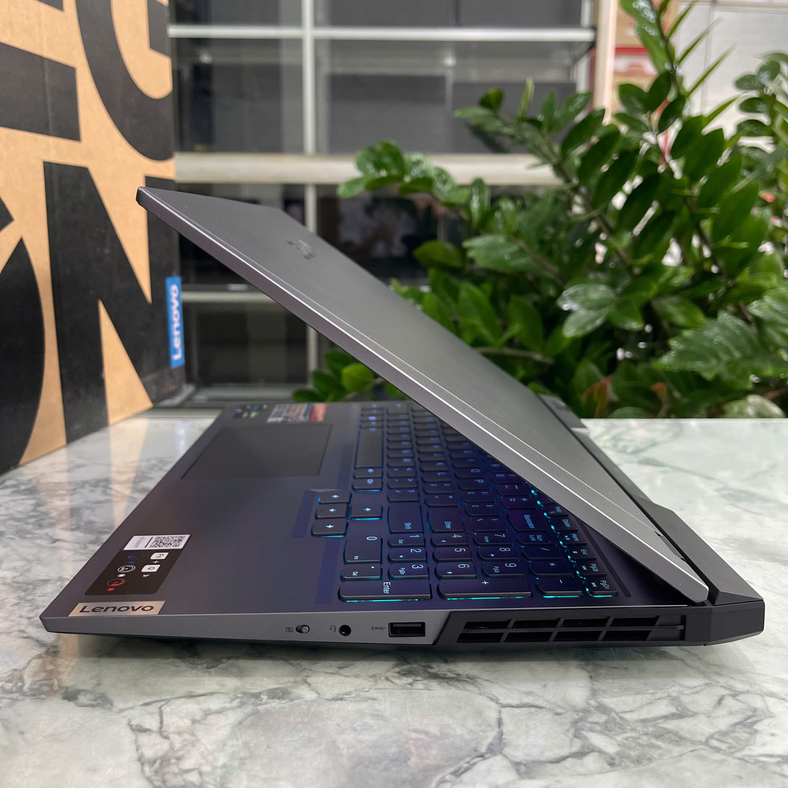 Lenovo Legion 5 Pro 16IAH7 Máy LikeNew Core I7-12700H Ram 16GB Ssd 512GB  RTX 3050Ti Màn Hình : 16 Inch 165Hz 100% sRGB, 500 nits