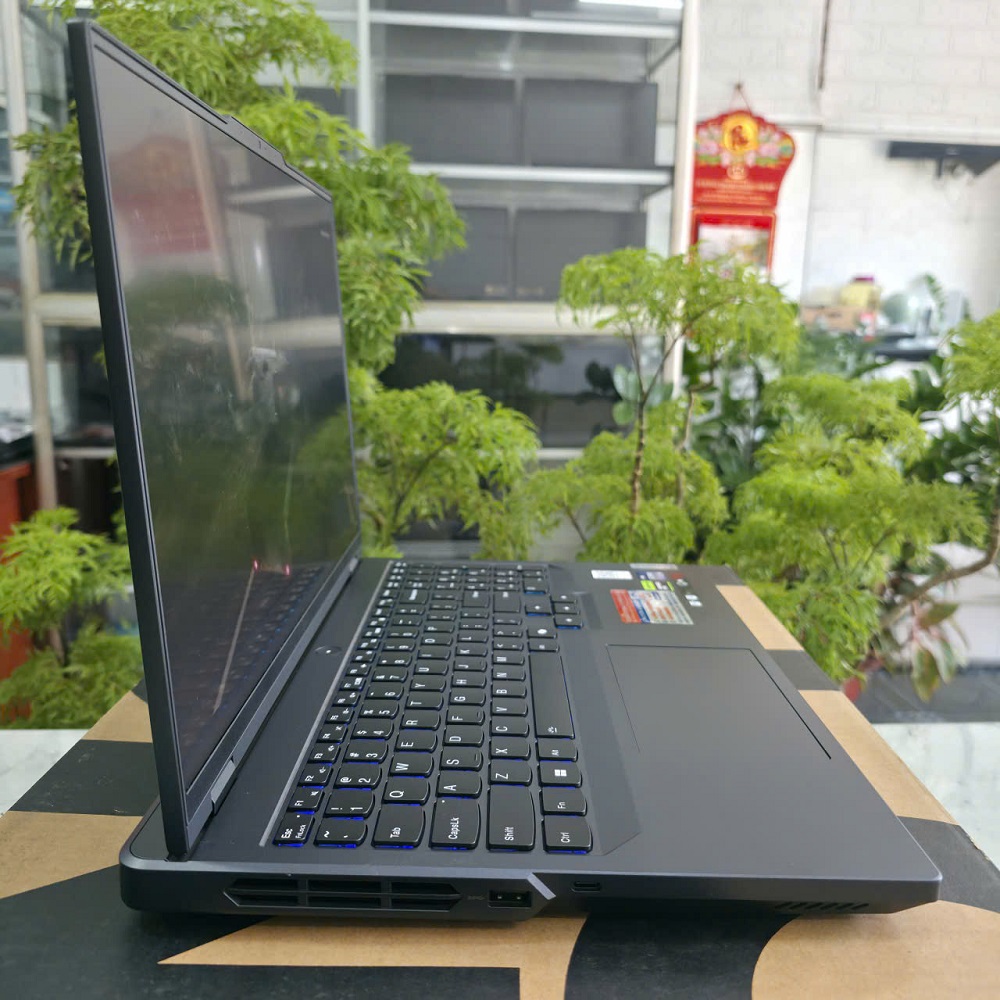  Lenovo Legion Pro 5 16IRX9 Máy LikeNew BẢO HÀNH HÃNG 2 NĂM CORE I9-14900HX RAM 32GB SSD 1.000GB RTX 4060 8GB GDDR6 MÀN HÌNH : 16 Inch WQXGA 240/165Hz 100% sRGB