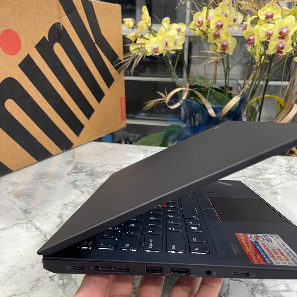 Lenovo Thinkpad P14s Gen 1 CORE I7-10510U RAM 16GB SSD 512GB Quadro T520 MÀN HÌNH : 14 Inch FHD IPS