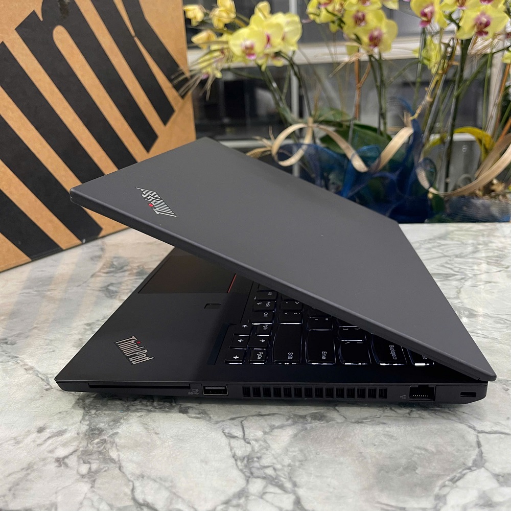 Lenovo Thinkpad P14s Gen 1 CORE I7-10510U RAM 16GB SSD 512GB Quadro T520 MÀN HÌNH : 14 Inch FHD IPS