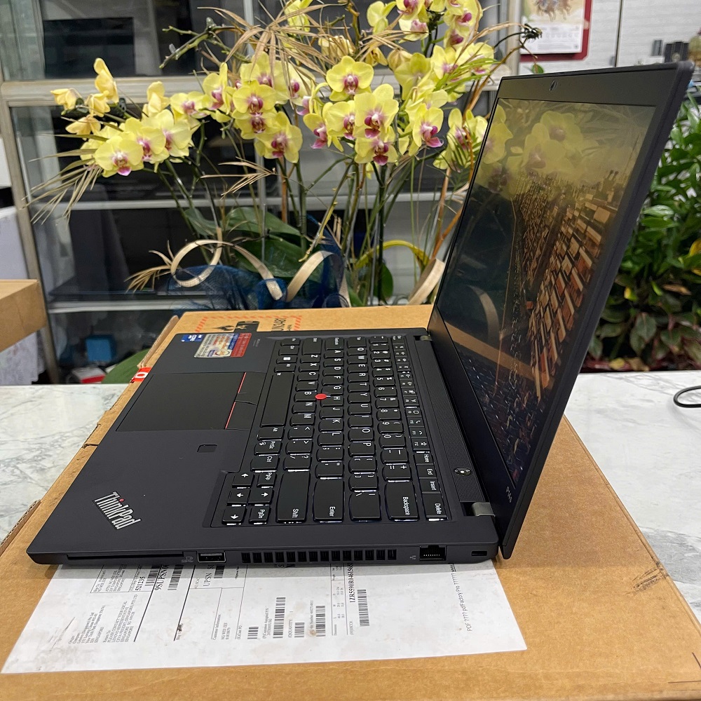 Lenovo Thinkpad P14s Gen 2 CORE I7-1185G7 RAM 16GB SSD 512GB Quadro T500 4GB MÀN HÌNH : 14 Inch FHD IPS Touch 