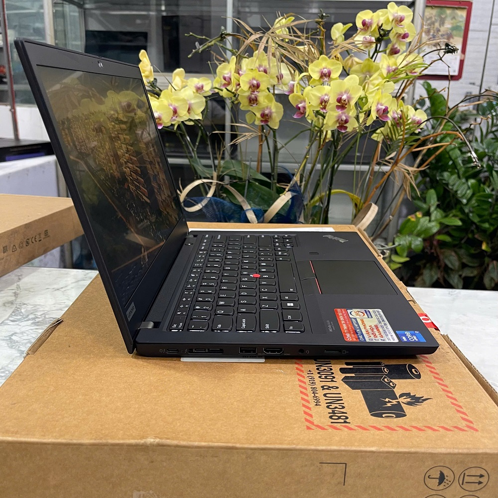 Lenovo Thinkpad P14s Gen 2 CORE I7-1185G7 RAM 16GB SSD 512GB Quadro T500 4GB MÀN HÌNH : 14 Inch FHD IPS Touch 