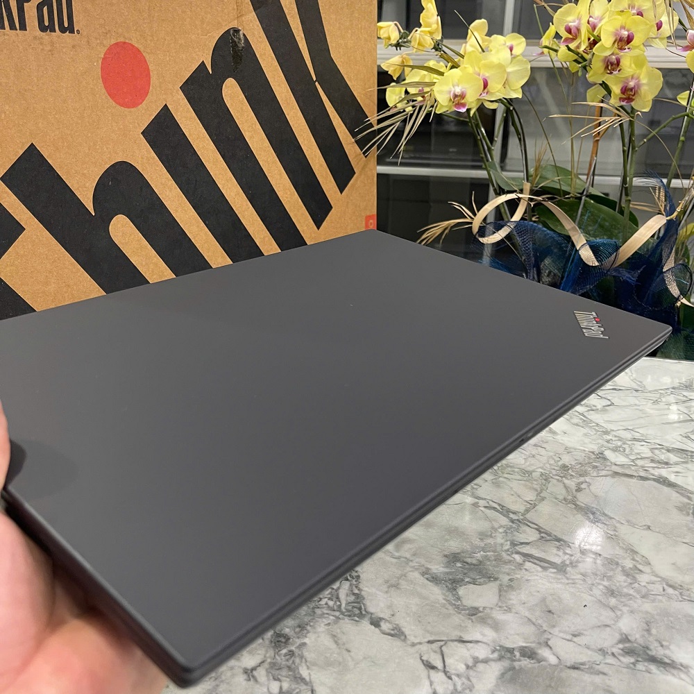 Lenovo Thinkpad P14s Gen 2 CORE I7-1185G7 RAM 16GB SSD 512GB Quadro T500 4GB MÀN HÌNH : 14 Inch FHD IPS Touch 