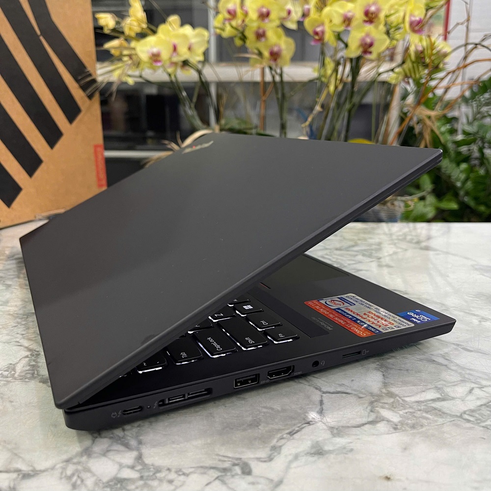 Lenovo Thinkpad P14s Gen 2 CORE I7-1185G7 RAM 16GB SSD 512GB Quadro T500 4GB MÀN HÌNH : 14 Inch FHD IPS Touch 