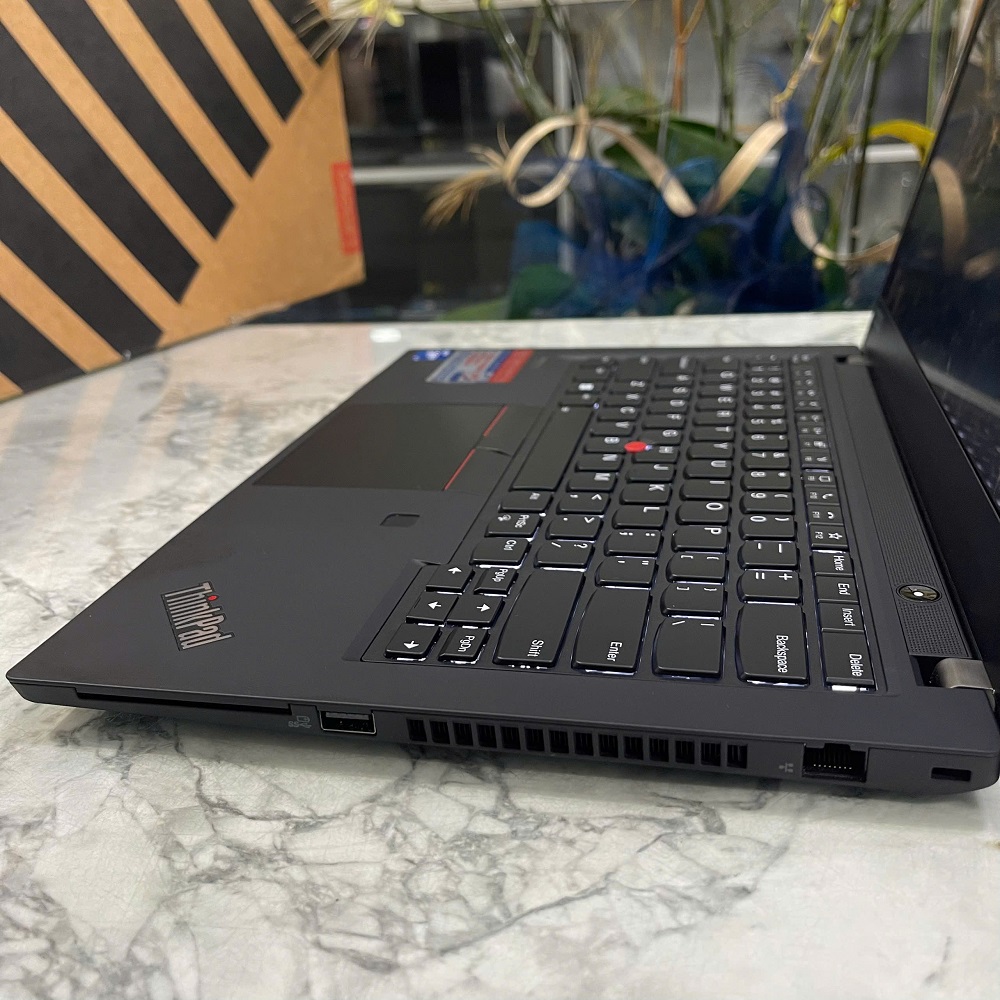 Lenovo Thinkpad P14s Gen 2 CORE I7-1185G7 RAM 16GB SSD 512GB Quadro T500 4GB MÀN HÌNH : 14 Inch FHD IPS Touch 