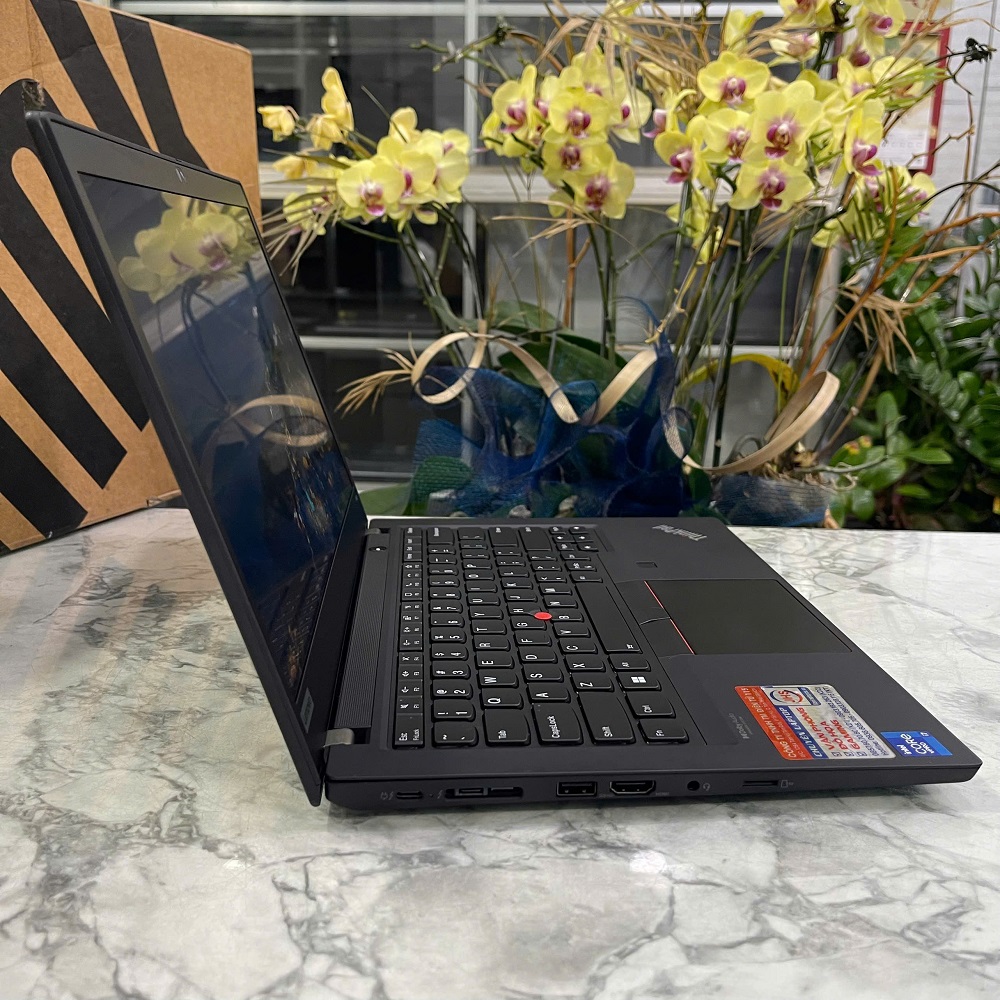 Lenovo Thinkpad P14s Gen 2 CORE I7-1185G7 RAM 16GB SSD 512GB Quadro T500 4GB MÀN HÌNH : 14 Inch FHD IPS Touch 