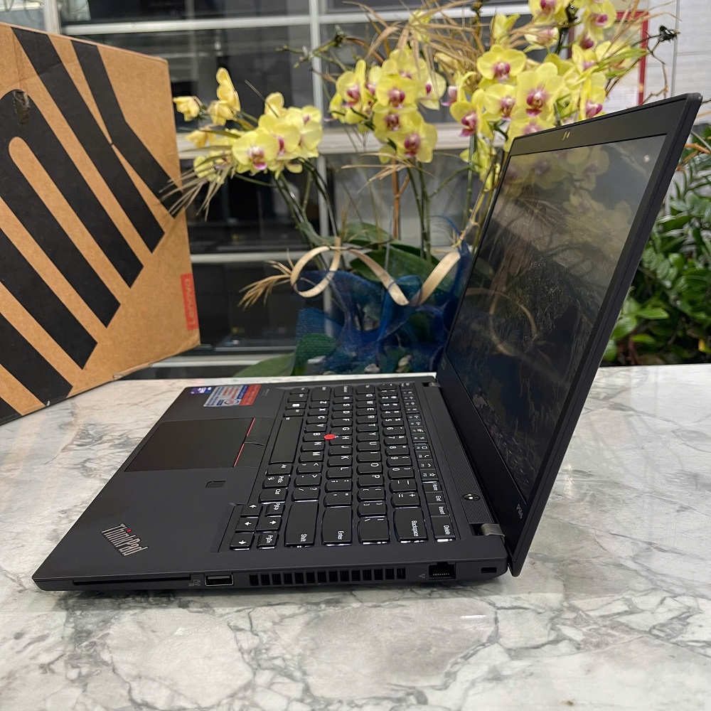 Lenovo Thinkpad P14s Gen 2 CORE I7-1185G7 RAM 16GB SSD 512GB Quadro T500 4GB MÀN HÌNH : 14 Inch FHD IPS Touch 