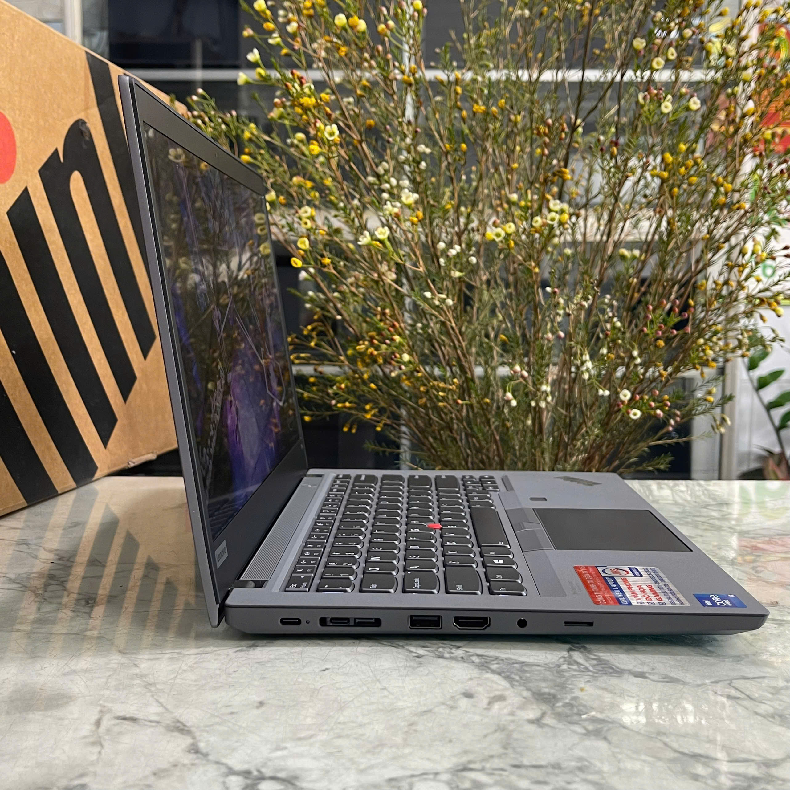 Lenovo ThinkPad T14 Gen 2 Core I7-1165G7 Ram 16gb Ssd 512gb Nvidia T500 4GB Màn Hình 14.0" Fhd IPS 