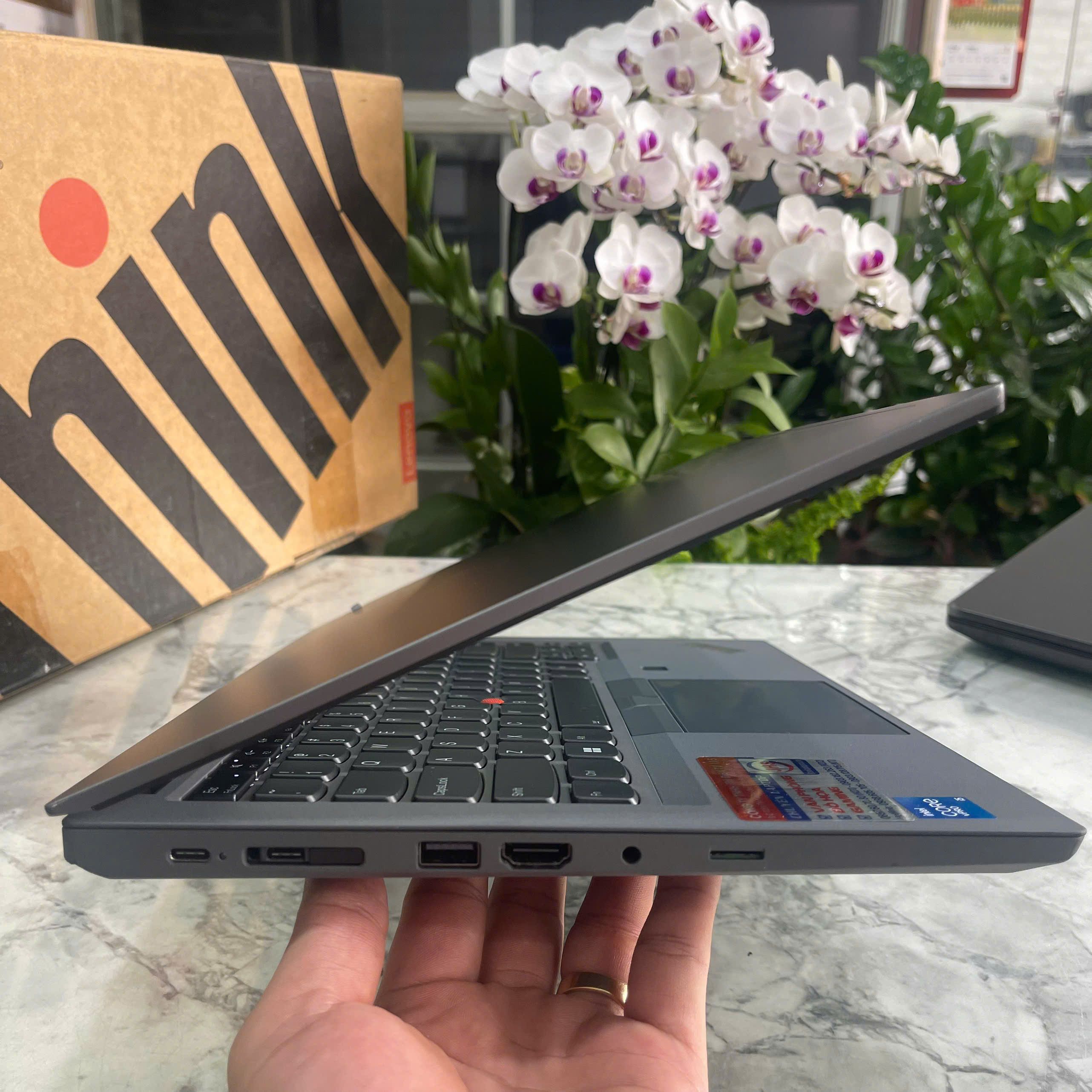 Lenovo ThinkPad T14 Gen 2 Máy Like New  Core I5-1145G7 RAM 16GB SSD 256GB MÀN HÌNH : 14 Inch FullHD Touch 