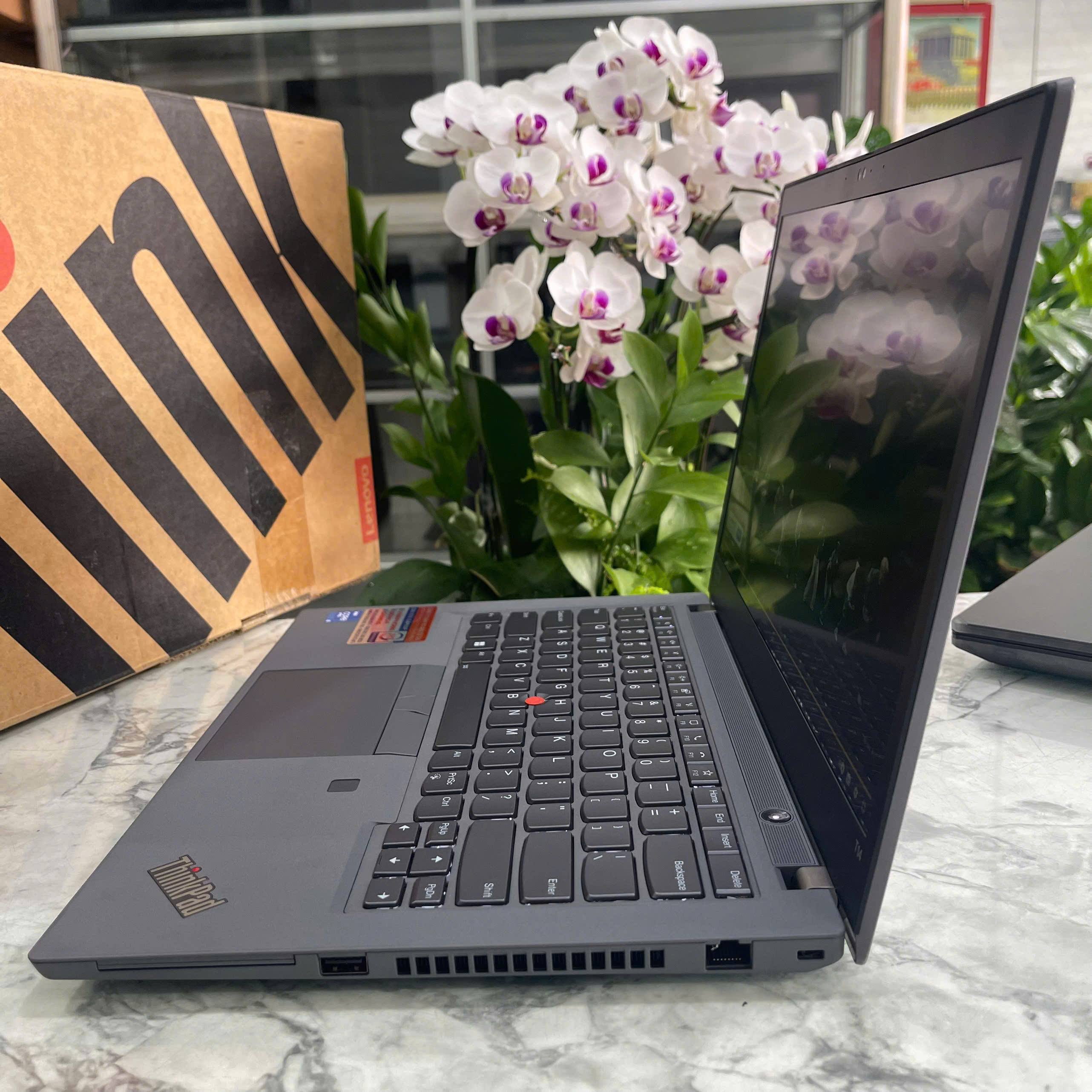 Lenovo ThinkPad T14 Gen 2 Máy Like New  Core I5-1145G7 RAM 16GB SSD 256GB MÀN HÌNH : 14 Inch FullHD Touch 