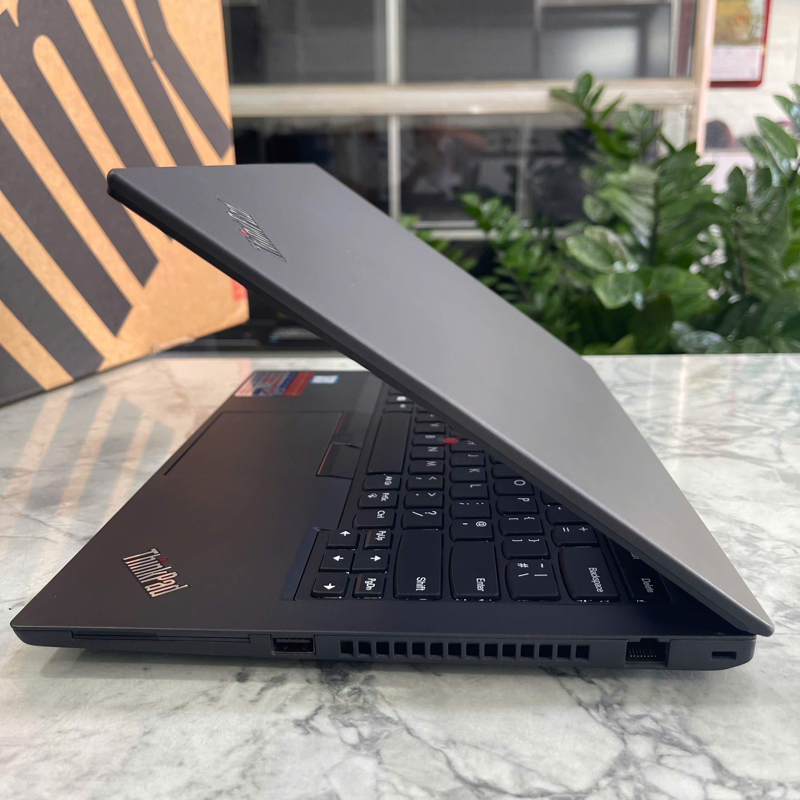 Lenovo ThinkPad T490 Core I5-8365U Ram 16GB Ssd 256GB Màn Hình : 14.0 Inch FHD IPS
