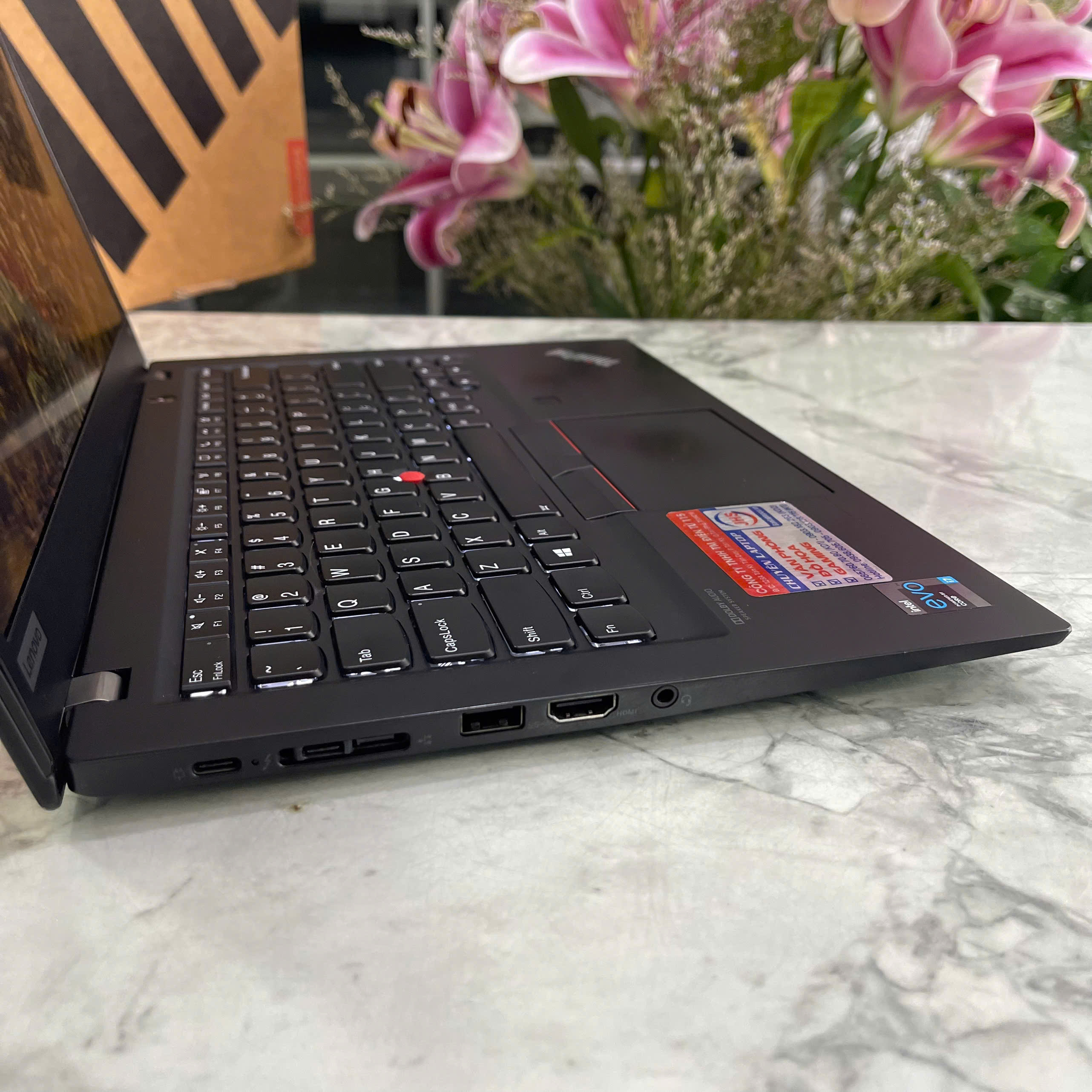 Lenovo ThinkPad T490S Core I7 8665U Ram 16GB Ssd 256GB Màn Hình : 14.0 Inch FHD IPS