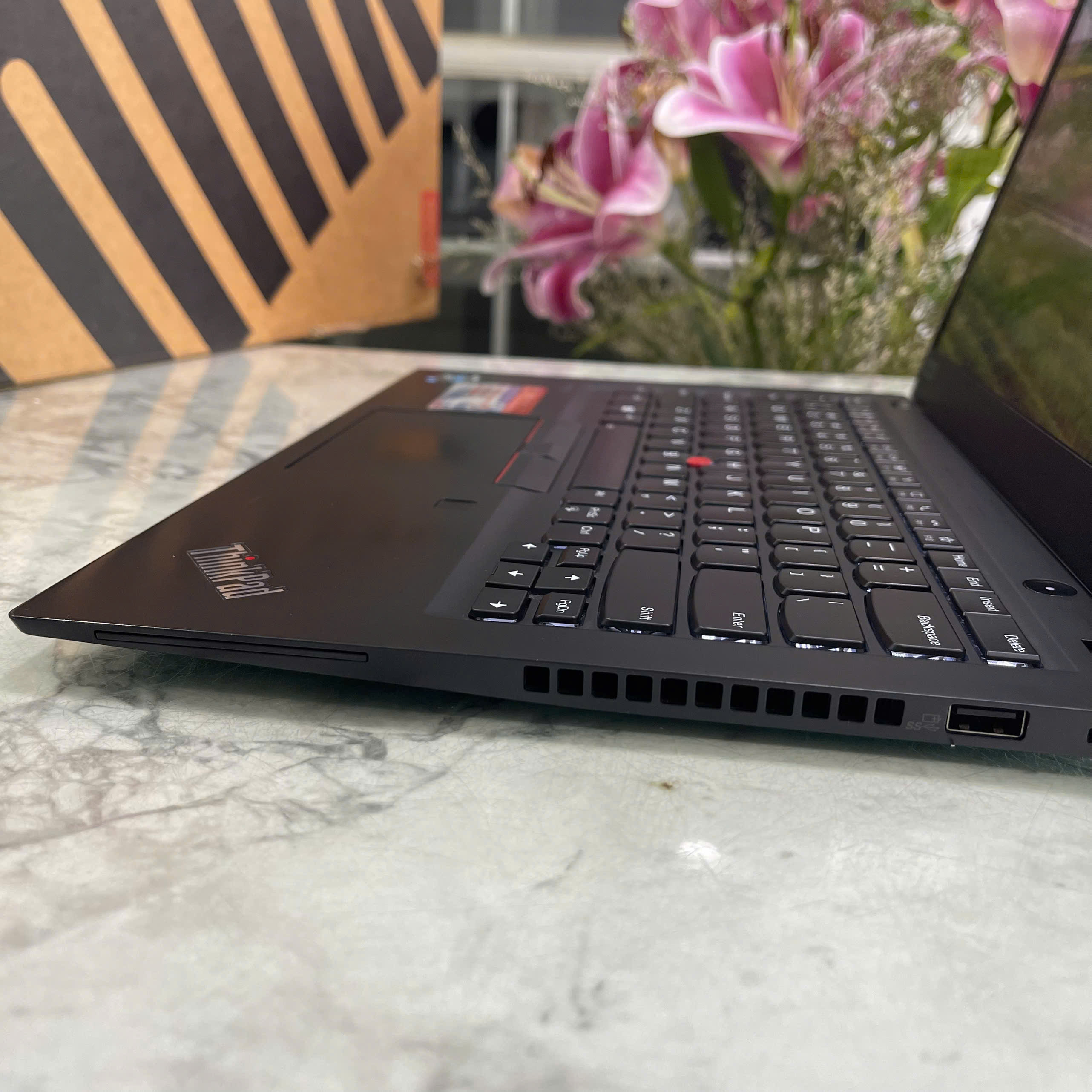 Lenovo ThinkPad T490S Core I7 8665U Ram 16GB Ssd 256GB Màn Hình : 14.0 Inch FHD IPS