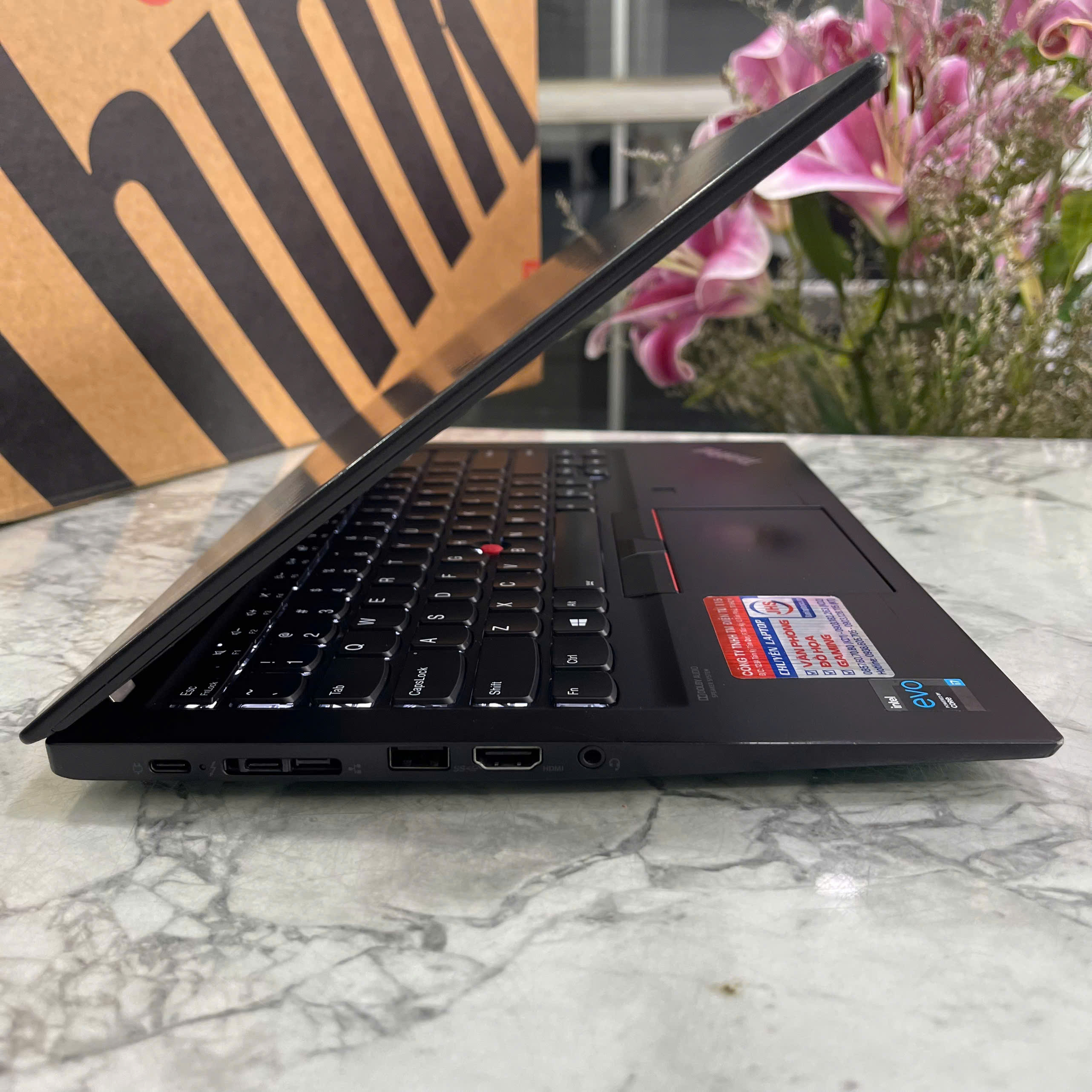 Lenovo ThinkPad T490S Core I7 8665U Ram 16GB Ssd 256GB Màn Hình : 14.0 Inch FHD IPS