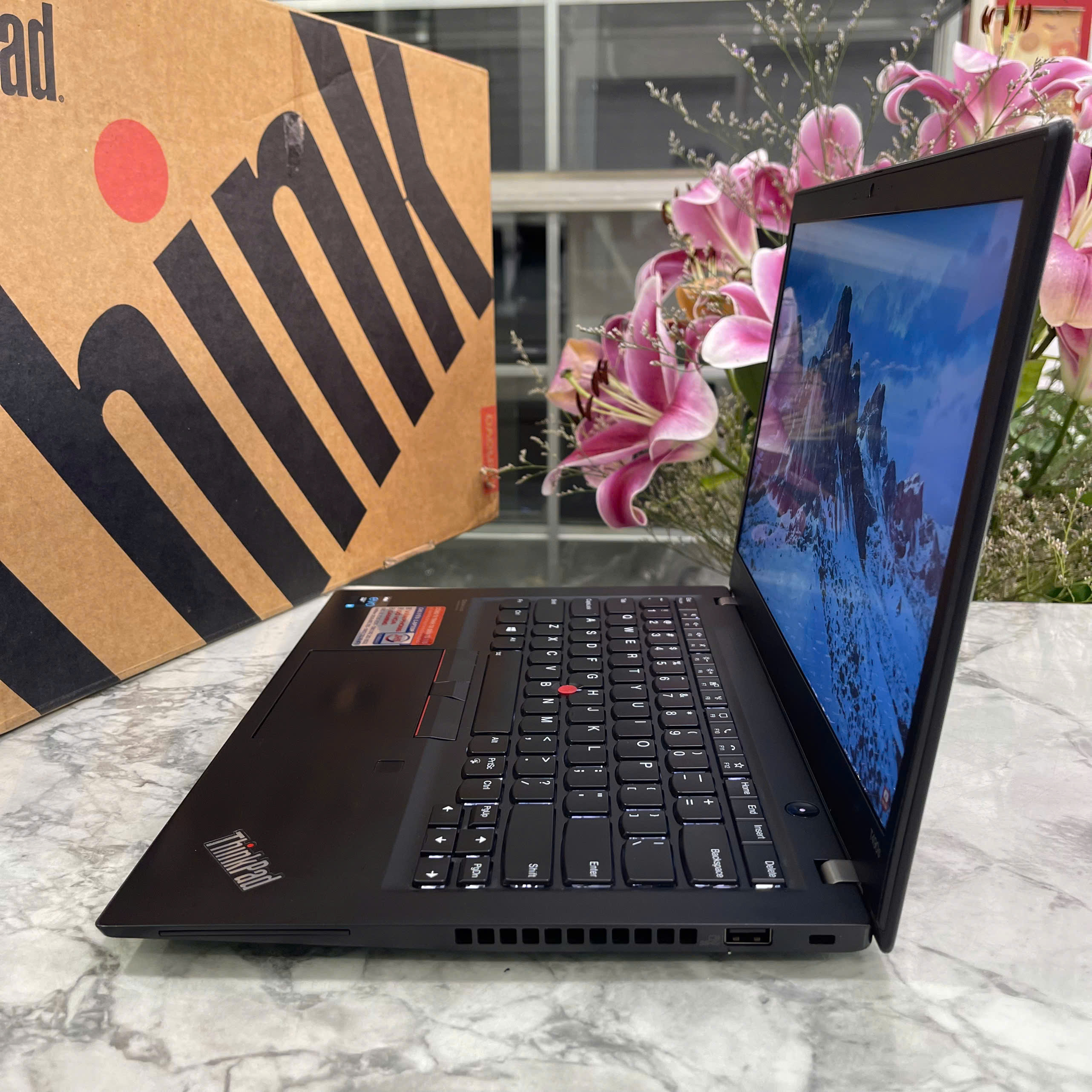 Lenovo ThinkPad T490S Core I7 8665U Ram 16GB Ssd 256GB Màn Hình : 14.0 Inch FHD IPS