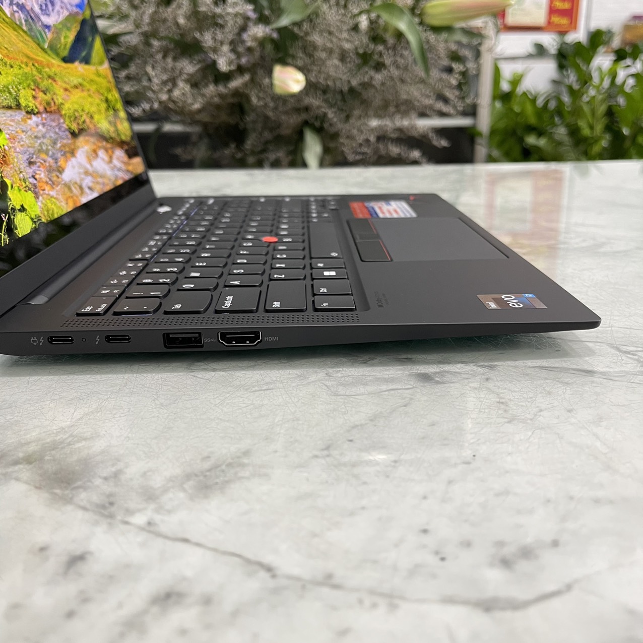 Lenovo ThinkPad X1 Carbon Gen 10 Máy LikeNew ( CHỈ NỬA GIÁ THỊ TRƯỜNG ) Core I7-1255U Ram 16gb Ssd 512gb Màn Hình 14..0''Inch 4K UHD