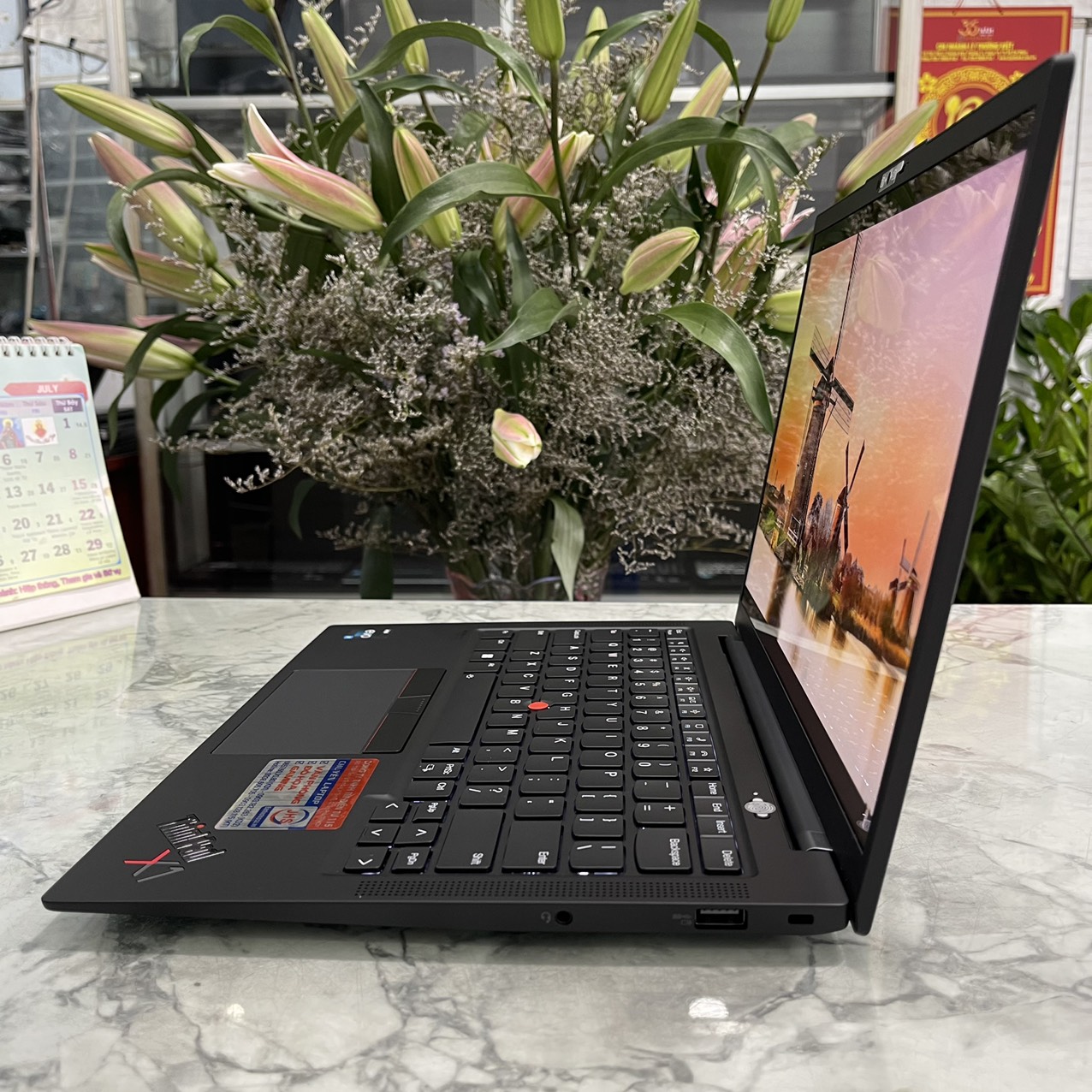 Lenovo ThinkPad X1 Carbon Gen 10 Máy LikeNew ( CHỈ NỬA GIÁ THỊ TRƯỜNG ) Core I7-1255U Ram 16gb Ssd 512gb Màn Hình 14..0''Inch 4K UHD