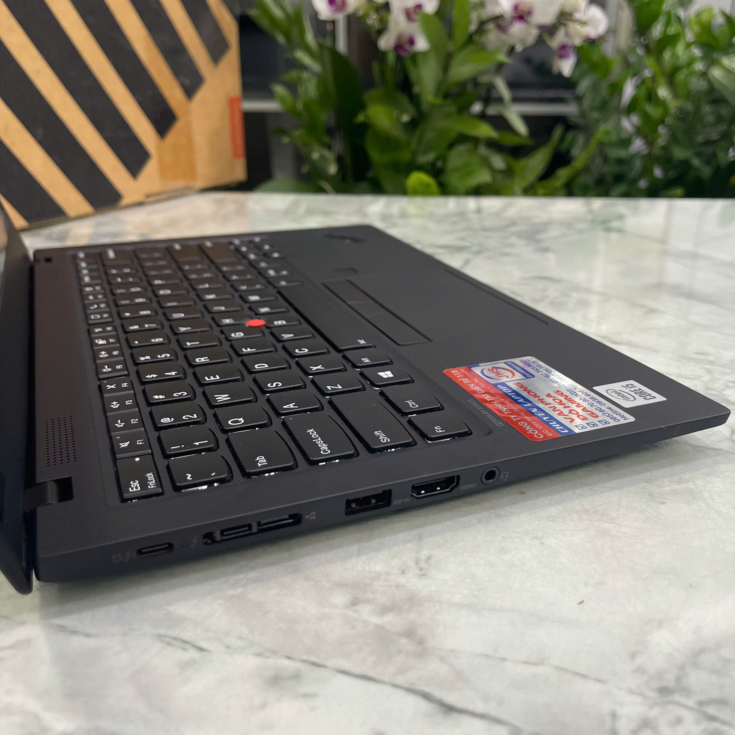 Lenovo Thinkpad X1 Carbon Gen 8 Máy Like New  Core I5-10210U RAM 16GB SSD 256GB MÀN HÌNH : 14 Inch IPS