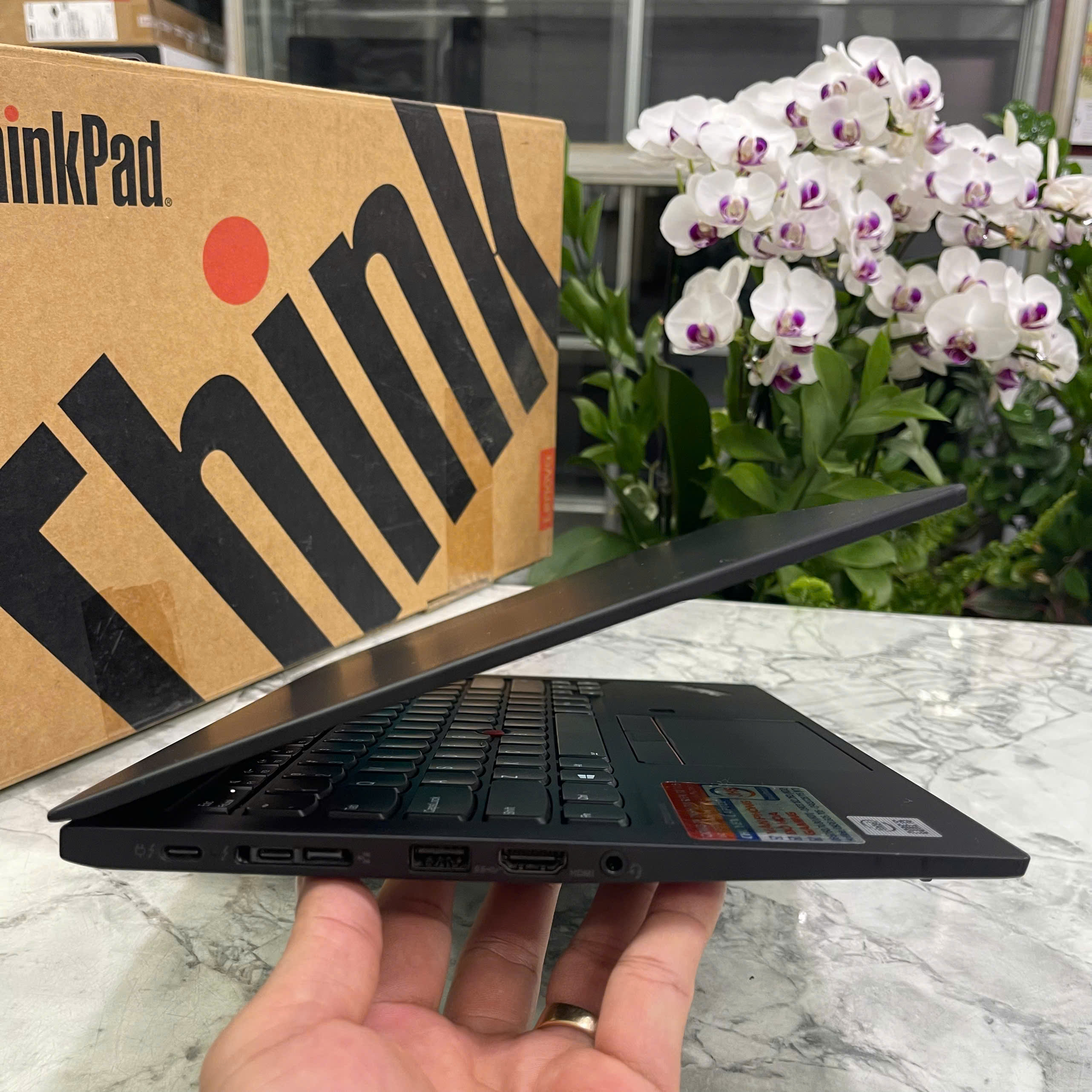 Lenovo Thinkpad X1 Carbon Gen 8 Máy Like New  Core I5-10210U RAM 16GB SSD 256GB MÀN HÌNH : 14 Inch IPS