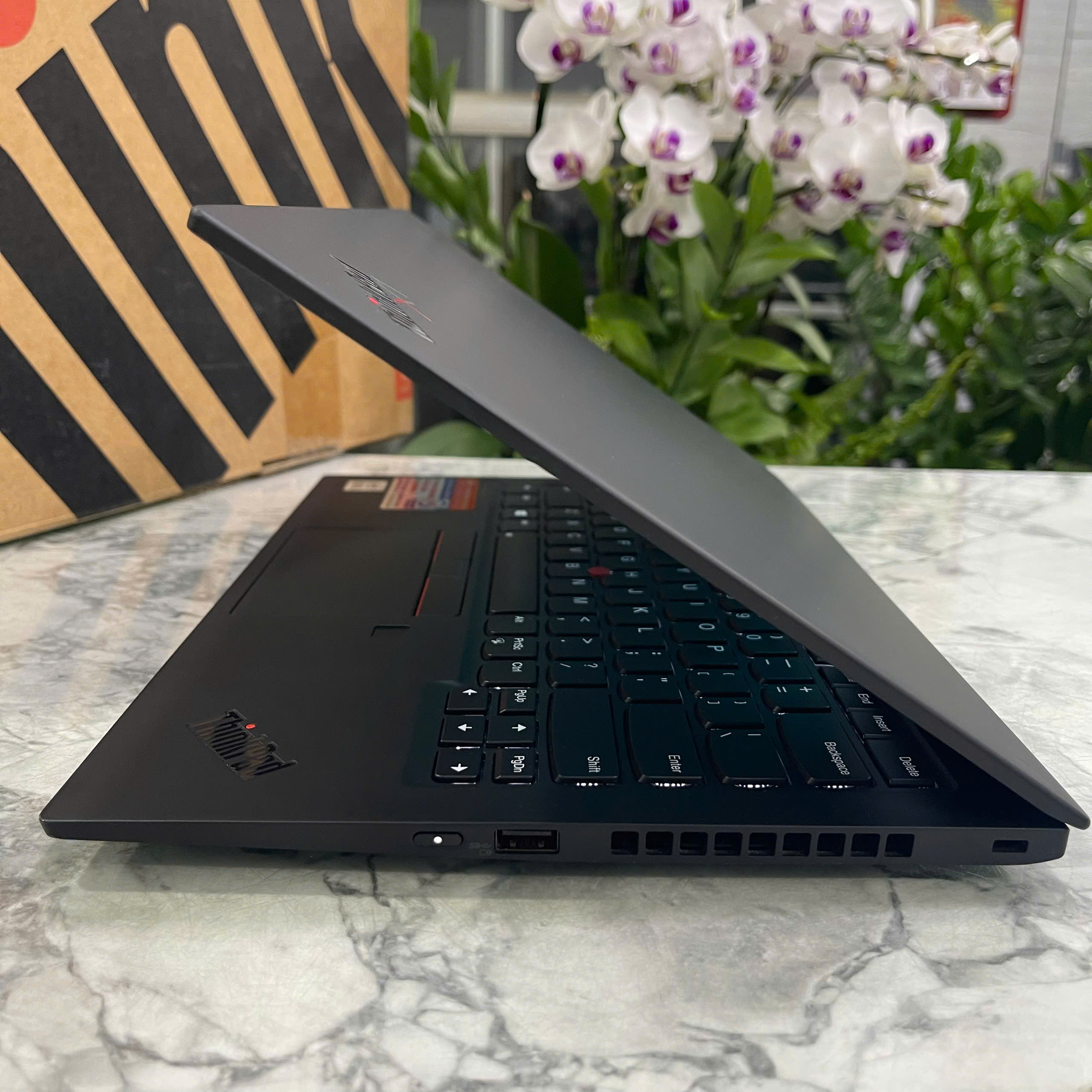 Lenovo Thinkpad X1 Carbon Gen 8 Máy Like New  Core I5-10210U RAM 16GB SSD 256GB MÀN HÌNH : 14 Inch IPS