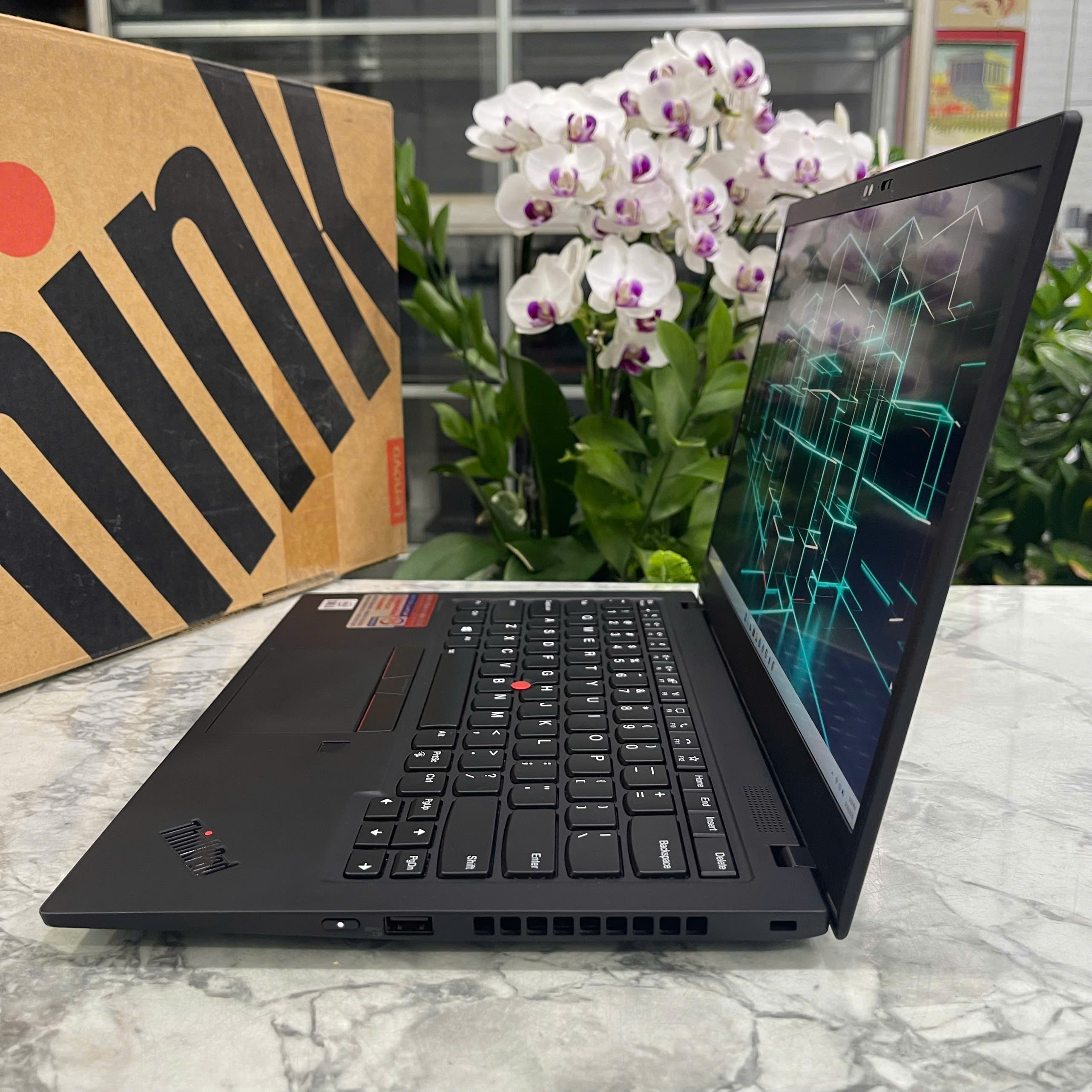 Lenovo Thinkpad X1 Carbon Gen 8 Máy Like New  Core I5-10210U RAM 16GB SSD 256GB MÀN HÌNH : 14 Inch IPS