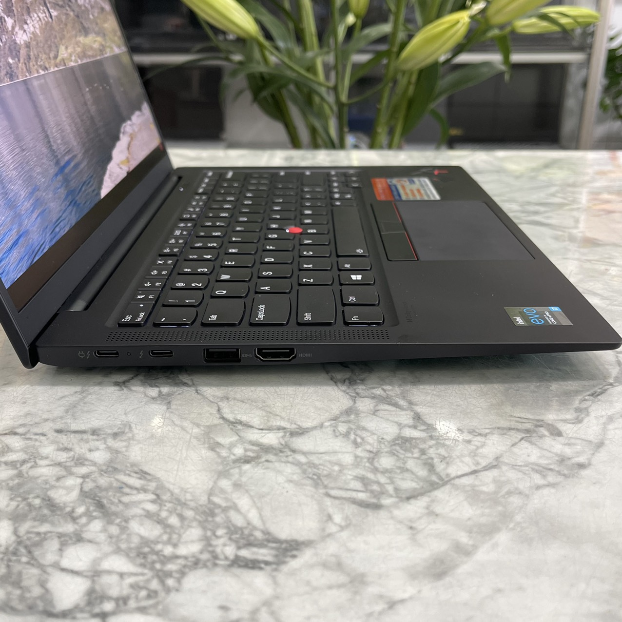 Lenovo ThinkPad X1 Carbon Gen 9 Máy Like New  Core I7-1185G7  SSD 1.000 GB RAM 16GB Màn Hình 14..0''Inch IPS Touch 
