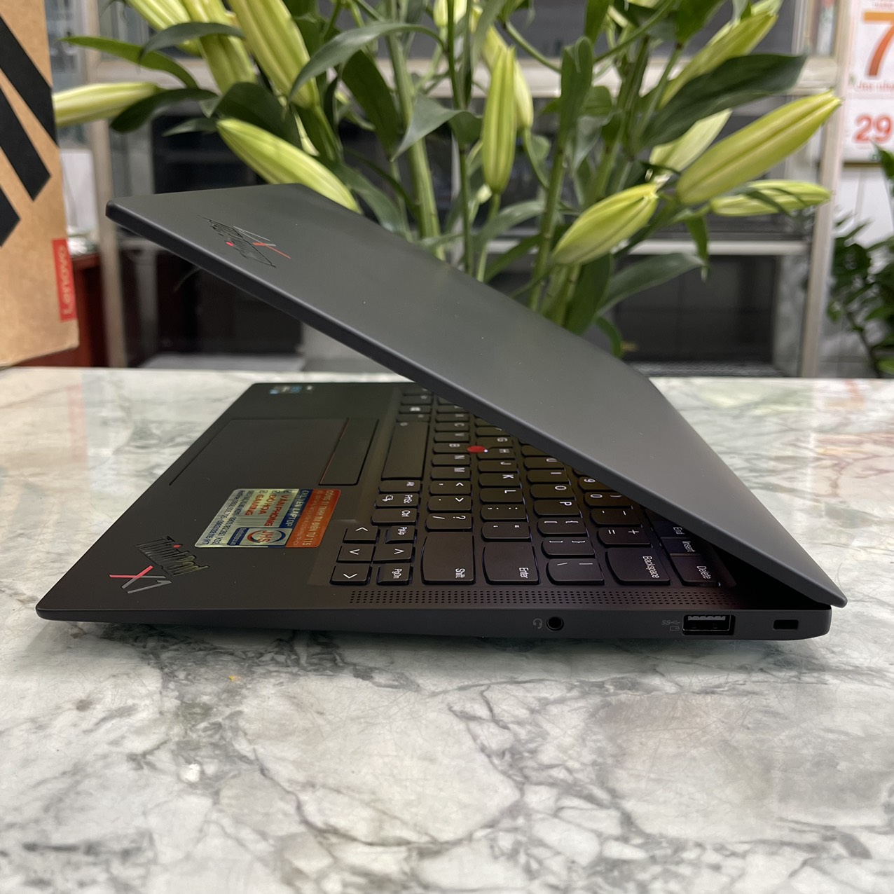 Lenovo ThinkPad X1 Carbon Gen 9 Máy Like New  Core I7-1185G7  SSD 1.000 GB RAM 16GB Màn Hình 14..0''Inch IPS Touch 