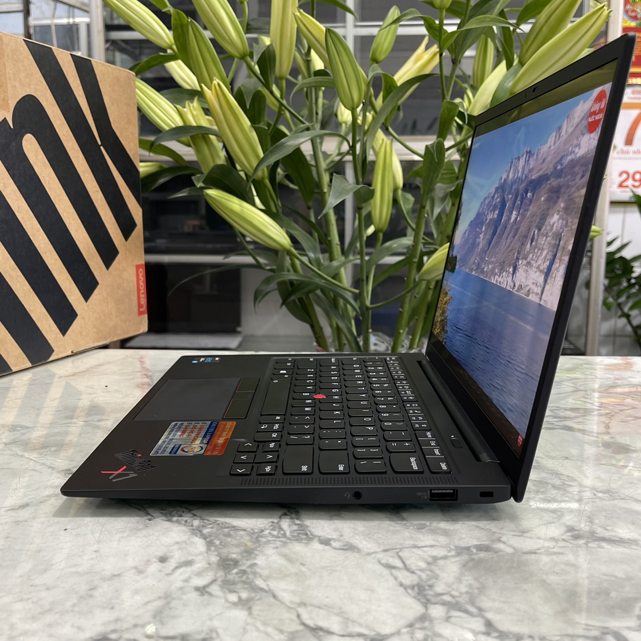 Lenovo ThinkPad X1 Carbon Gen 9 Máy Like New  Core I7-1185G7  SSD 1.000 GB RAM 16GB Màn Hình 14..0''Inch IPS Touch 