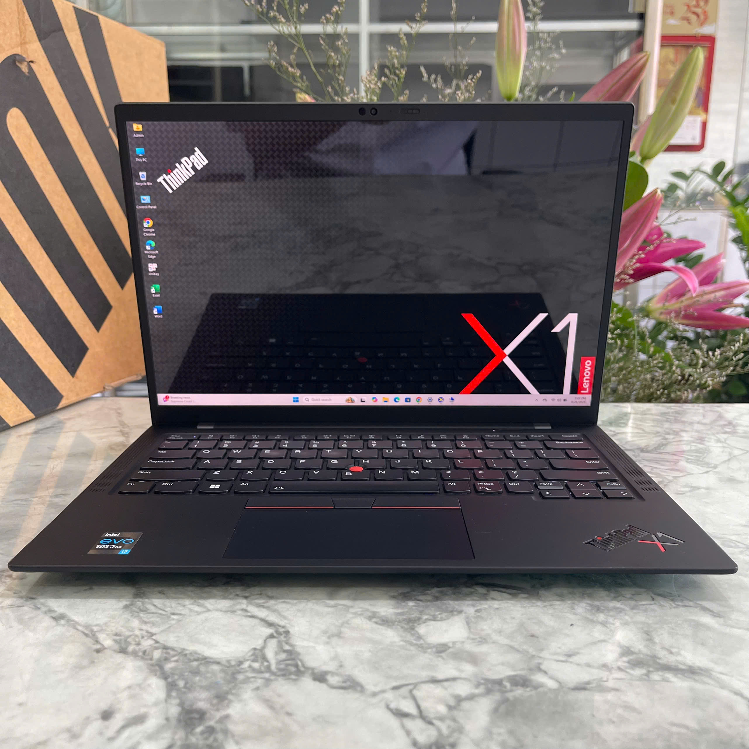 Lenovo ThinkPad X1 Carbon Gen 9 Máy Like New  Core I7-1185G7 RAM 32GB SSD 512gb Màn Hình 14..0''Inch 4K 