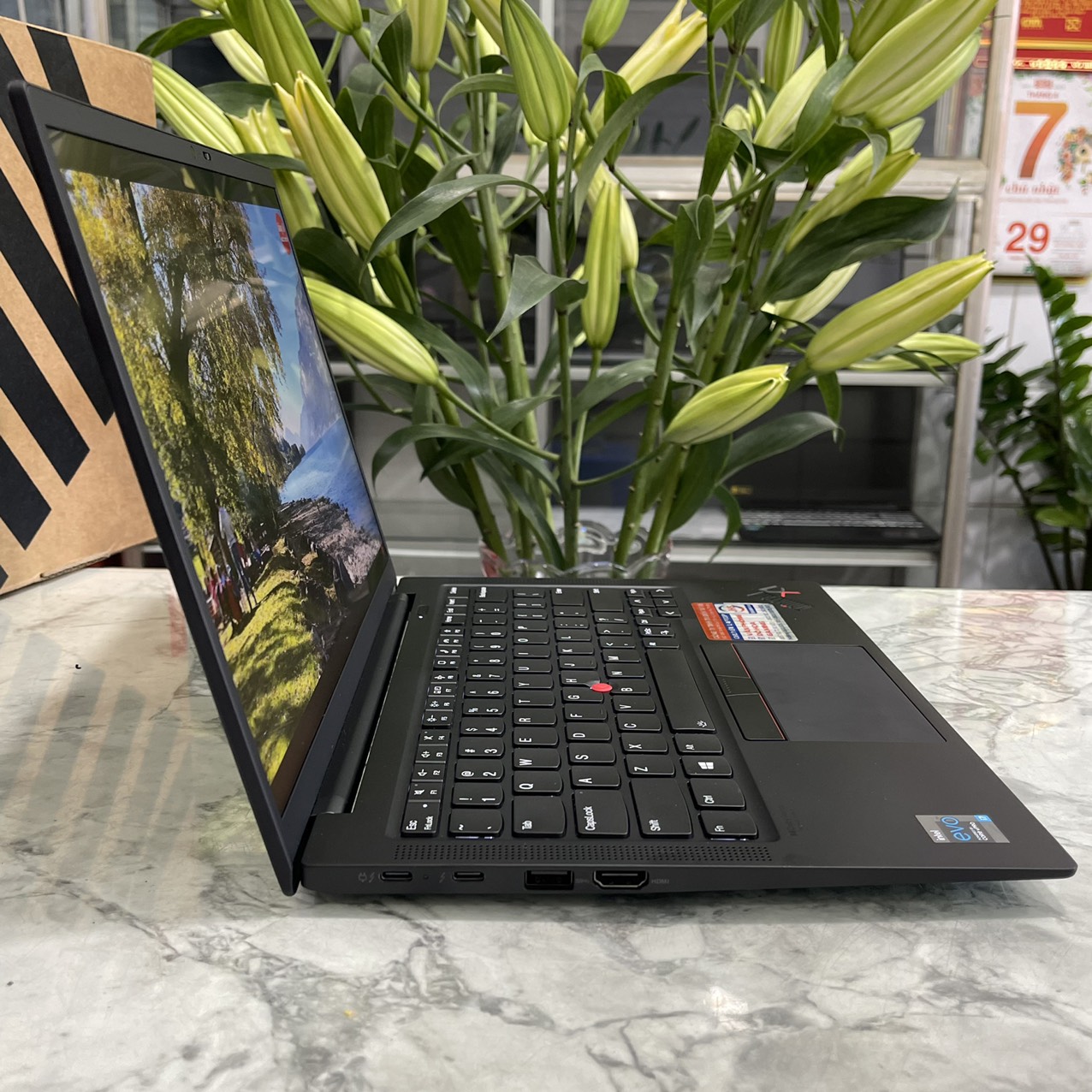 Lenovo ThinkPad X1 Carbon Gen 9 Máy Like New  Core I7-1185G7  SSD 1.000 GB RAM 16GB Màn Hình 14..0''Inch IPS Touch 