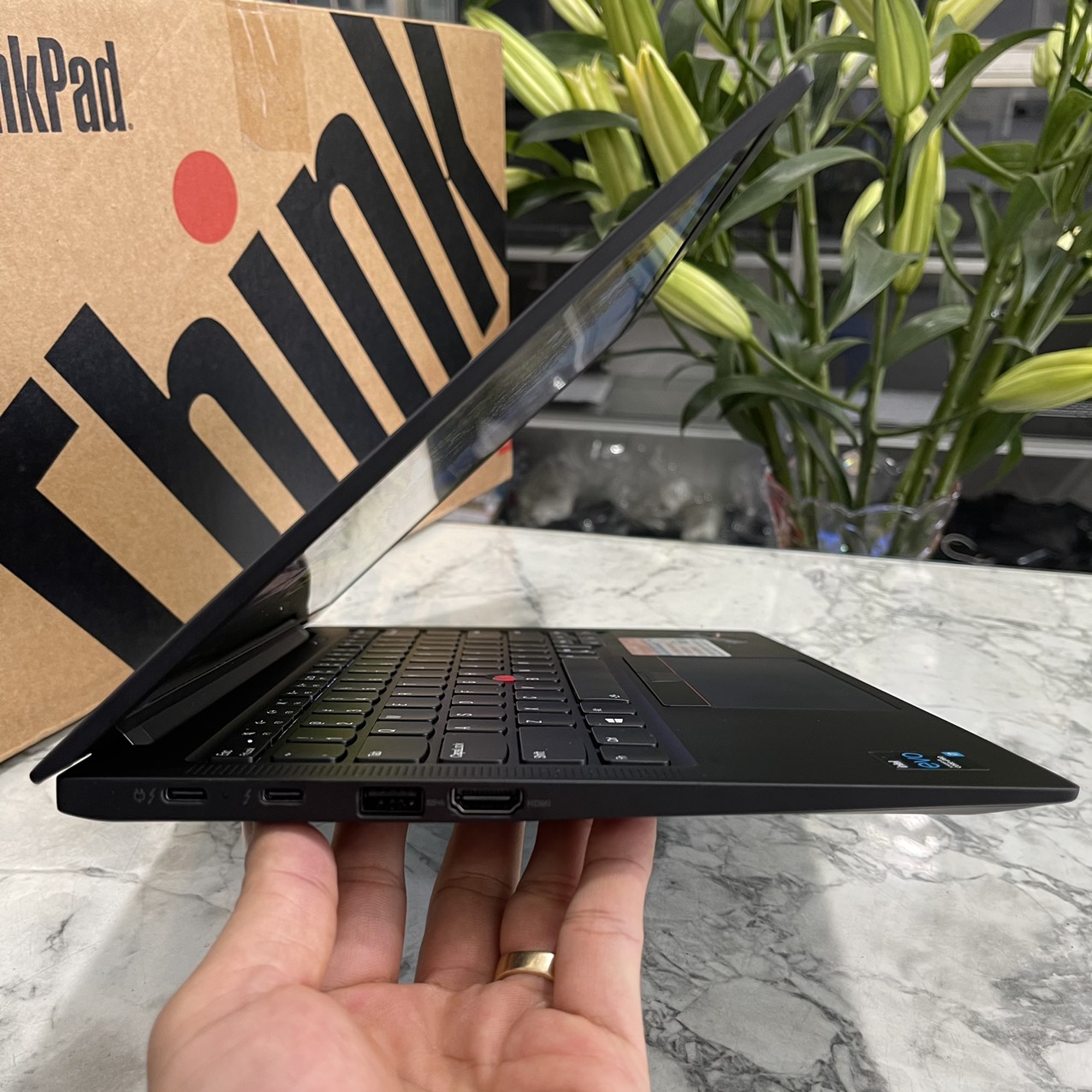 Lenovo ThinkPad X1 Carbon Gen 9 Máy Like New  Core I7-1185G7  SSD 1.000 GB RAM 16GB Màn Hình 14..0''Inch IPS Touch 
