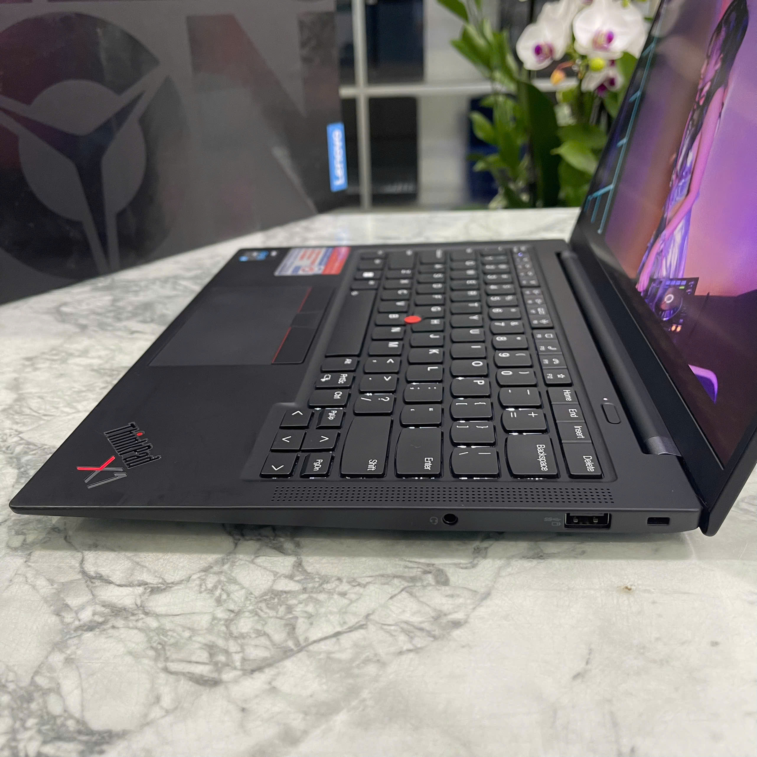 Lenovo ThinkPad X1 Carbon Gen 9 Máy Like New  Core I7-1185G7 RAM 32GB SSD 512GB Màn Hình 14..0''Inch FHD IPS