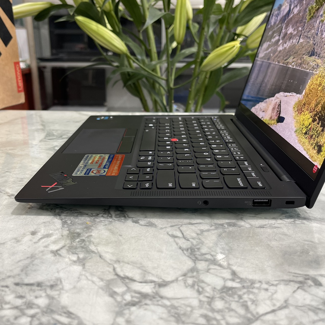 Lenovo ThinkPad X1 Carbon Gen 9 Máy Like New  Core I7-1185G7  SSD 1.000 GB RAM 16GB Màn Hình 14..0''Inch IPS Touch 