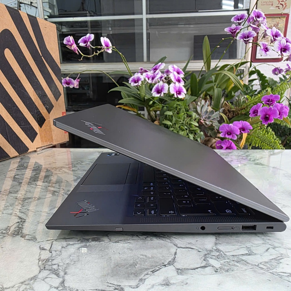 Lenovo ThinkPad X1 Yoga Gen 8 CORE I7-1355U RAM 16GB SSD 512GB MÀN HÌNH : 14″ WUXGA IPS, Touch Xoay Gập 360º 100%sRGB