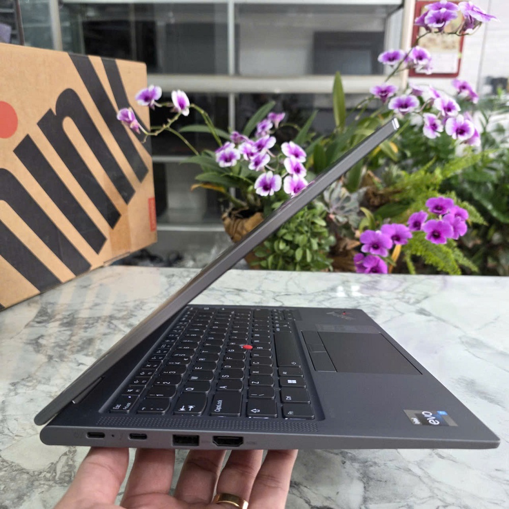 Lenovo ThinkPad X1 Yoga Gen 8 CORE I7-1355U RAM 16GB SSD 512GB MÀN HÌNH : 14″ WUXGA IPS, Touch Xoay Gập 360º 100%sRGB
