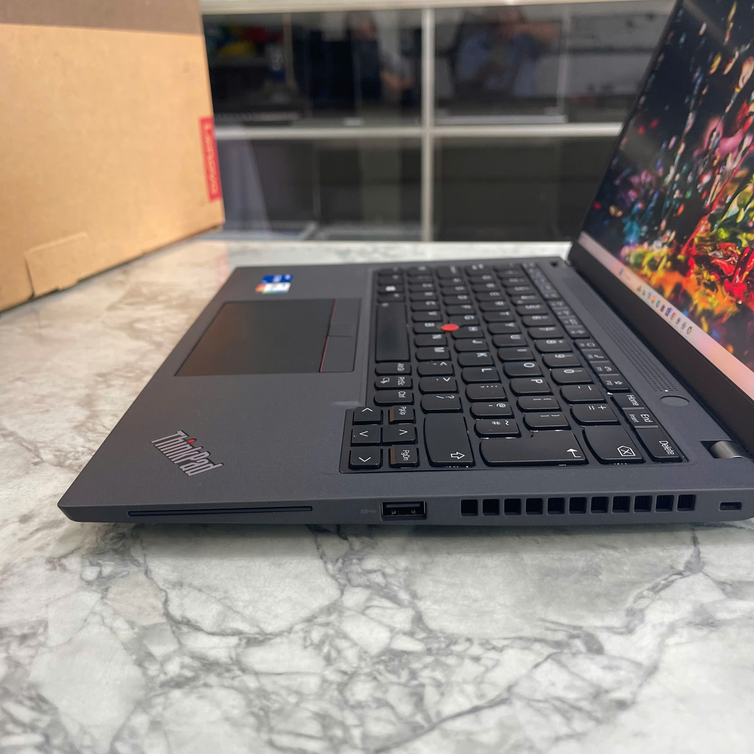 Lenovo ThinkPad X13 Gen 2 Core I5-1135G7 Ram 8GB Ssd 512GB Màn hình : 13" FHD+