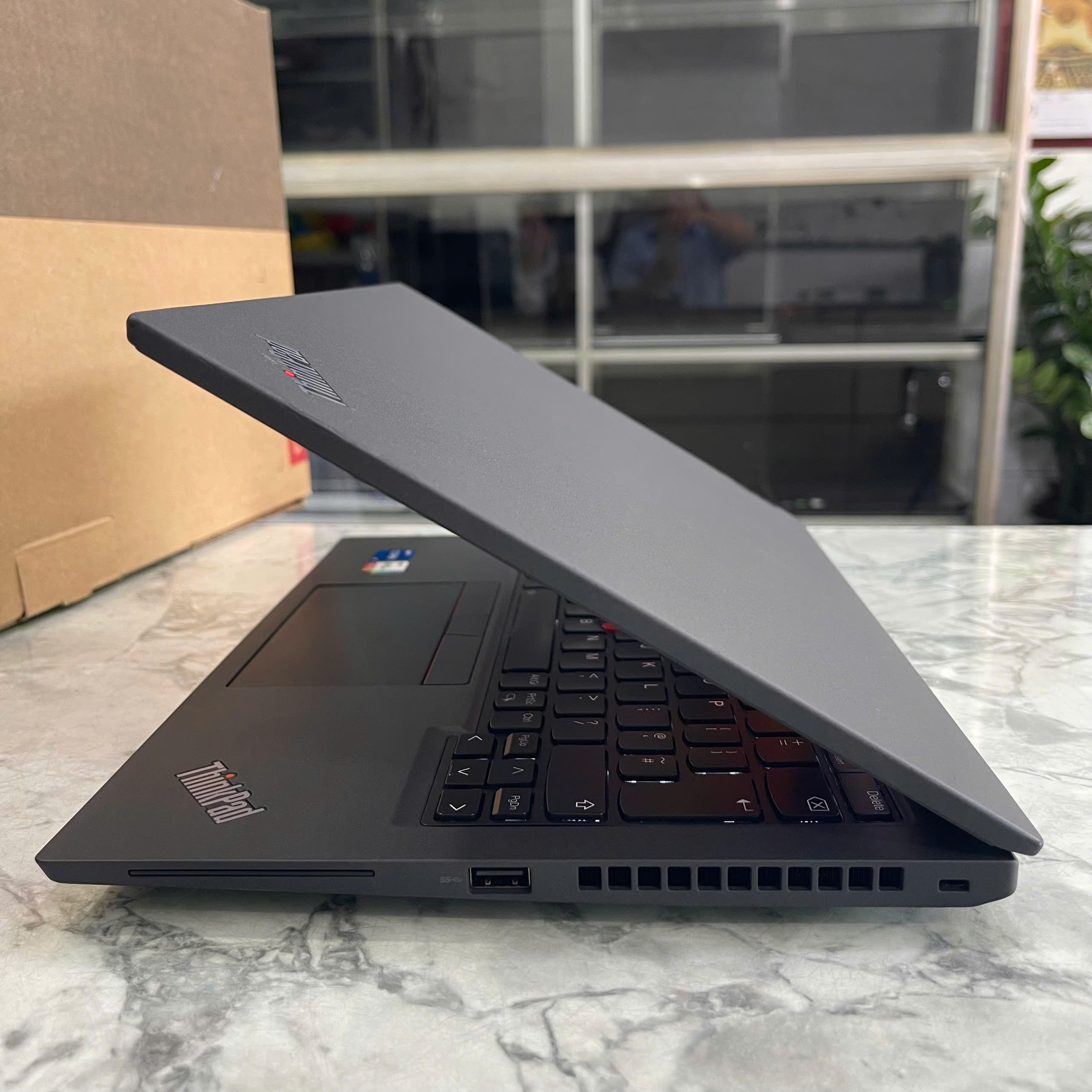 Lenovo ThinkPad X13 Gen 2 Core I5-1135G7 Ram 8GB Ssd 512GB Màn hình : 13" FHD+