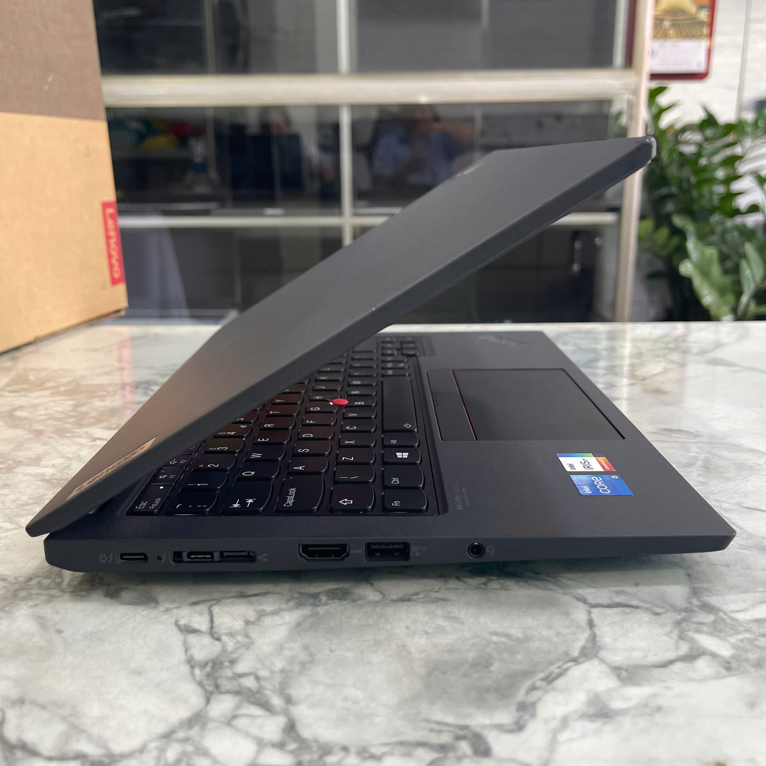 Lenovo ThinkPad X13 Gen 2 Core I5-1135G7 Ram 8GB Ssd 512GB Màn hình : 13" FHD+