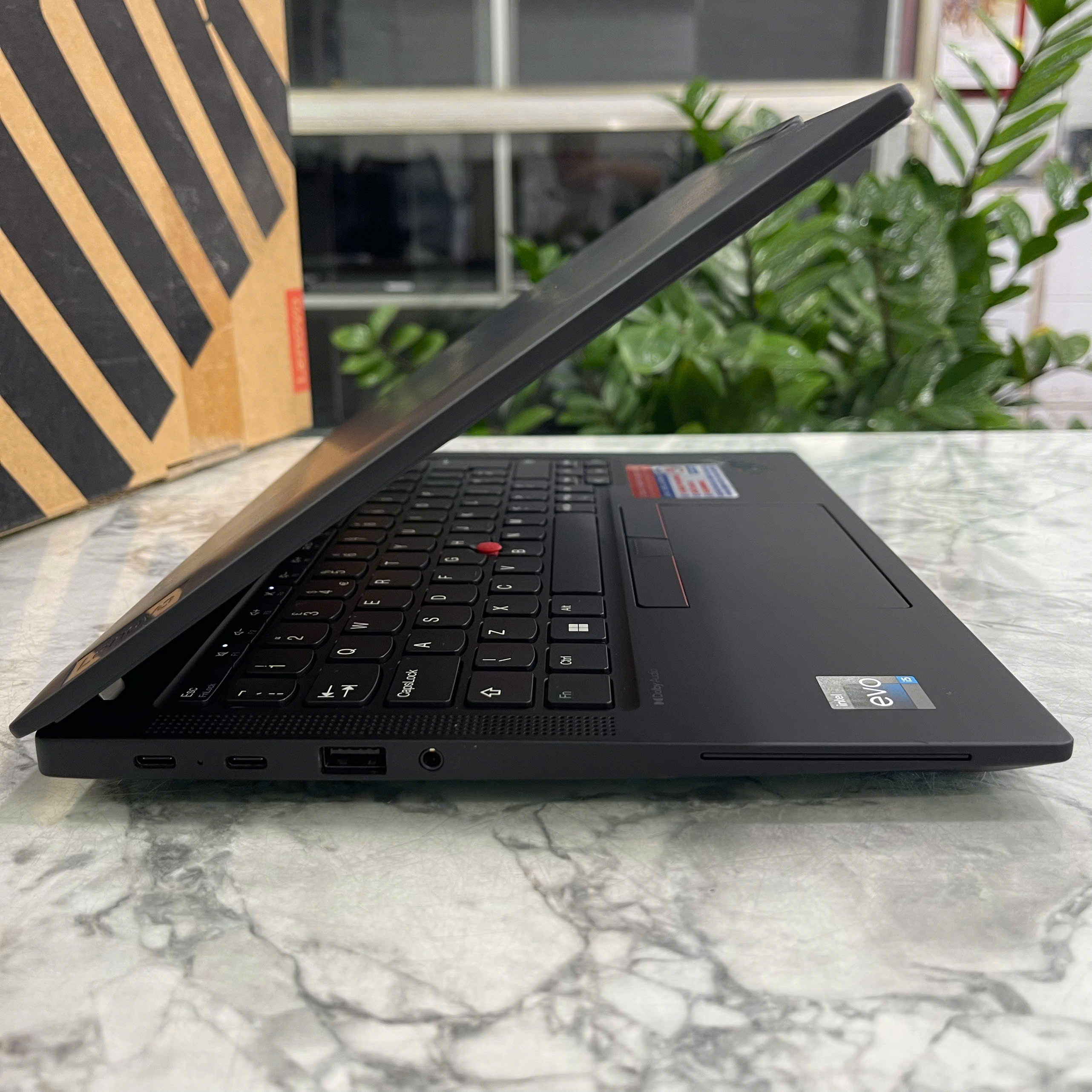 Lenovo ThinkPad X13 Gen 4 Core I5-1335U Ram 8GB Ssd 256GB Màn hình 13" FHD+