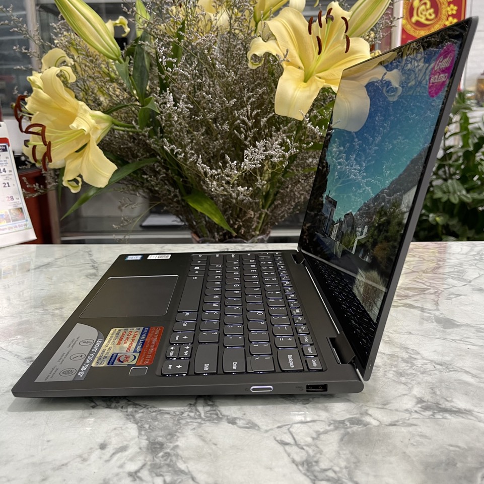 Lenovo Yoga 730-13IKB Core I7-8550U Ram 8gb Ssd 512gb Màn Hình 13.3Inch Fhd IPS  Xoay 360