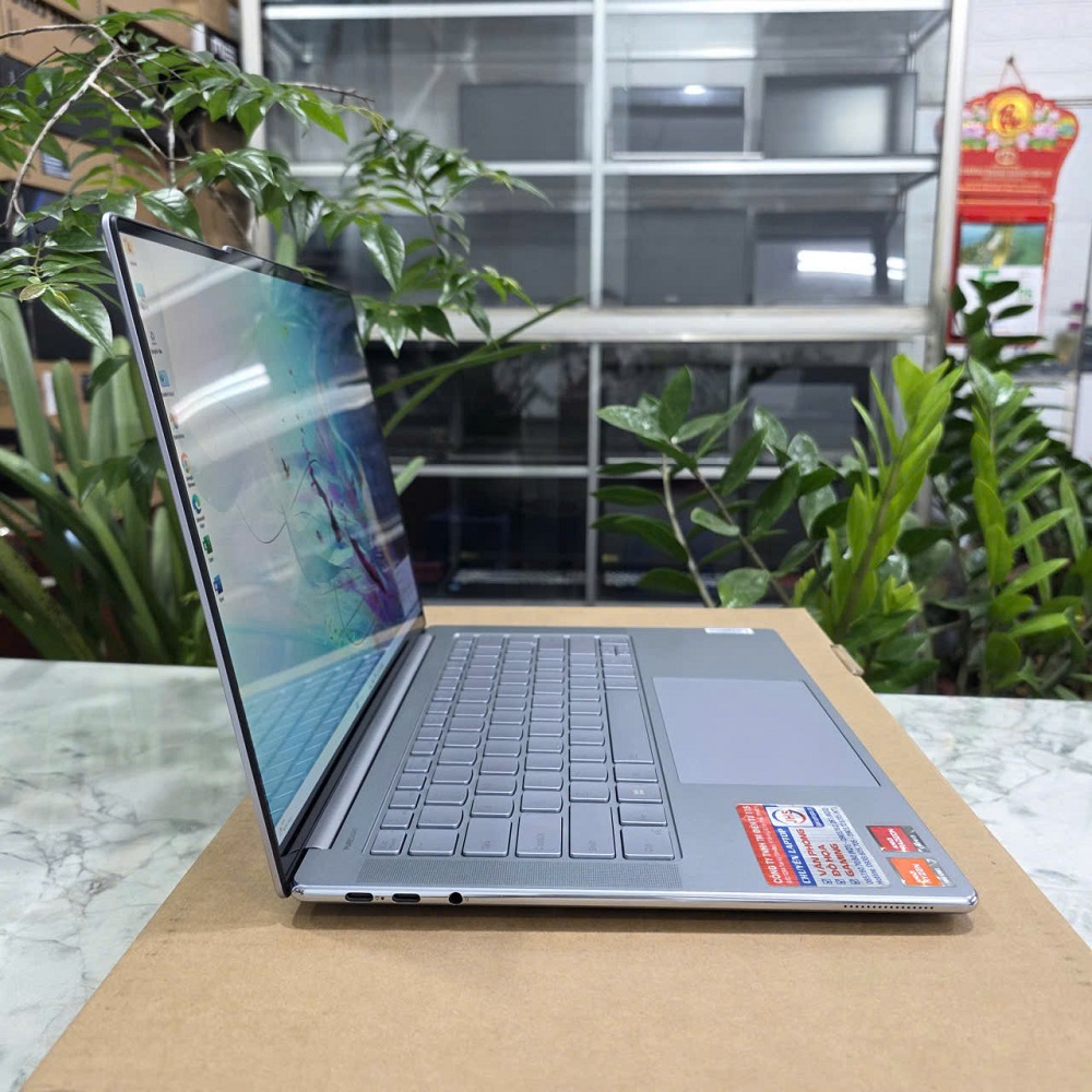 LENOVO YOGA Air 14s APU8 RYZEN 7 7840S RAM 32GB SSD 512GB MÀN HÌNH : 14.5 Inch OLED 2.9K Touch 90Hz