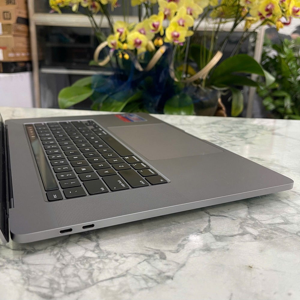 MacBook Pro 2019-16 Inch CORE I9 RAM 16GB SSD 1.000GB Radeon Pro 5500M 8GB Touch Bar - Silver 