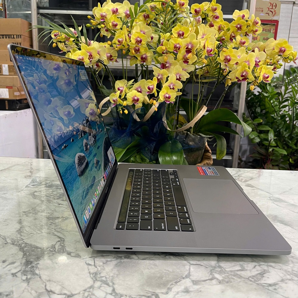 MacBook Pro 2019-16 Inch CORE I9 RAM 16GB SSD 1.000GB Radeon Pro 5500M 8GB Touch Bar - Silver 