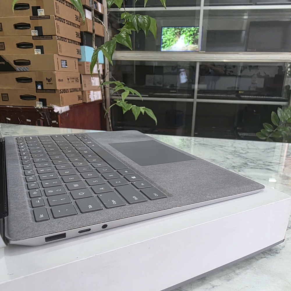 Microsoft Surface LAPTOP 4 CORE I7-1185G7 RAM 16GB SSD 256GB MÀN HÌNH : 13.5 Inch 2K Touch Screen