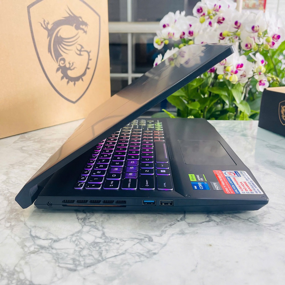  MSI Katana 15 B13VEK  Core I7-13620H / RTX 4050 6GB GDDR6 / RAM 16GB / SSD 512GB / Màn Hình 15.6 Inch IPS FHD 144Hz