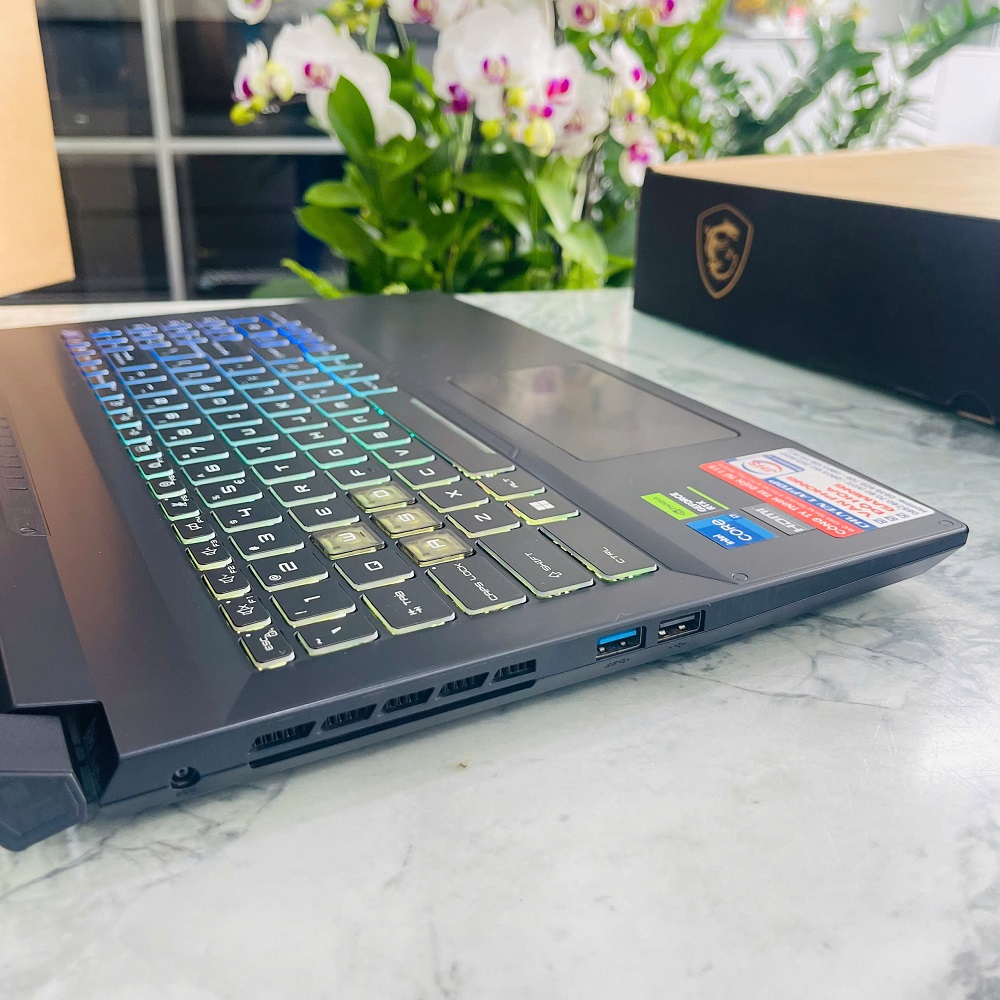  MSI Katana 15 B13VEK  Core I7-13620H / RTX 4050 6GB GDDR6 / RAM 16GB / SSD 512GB / Màn Hình 15.6 Inch IPS FHD 144Hz