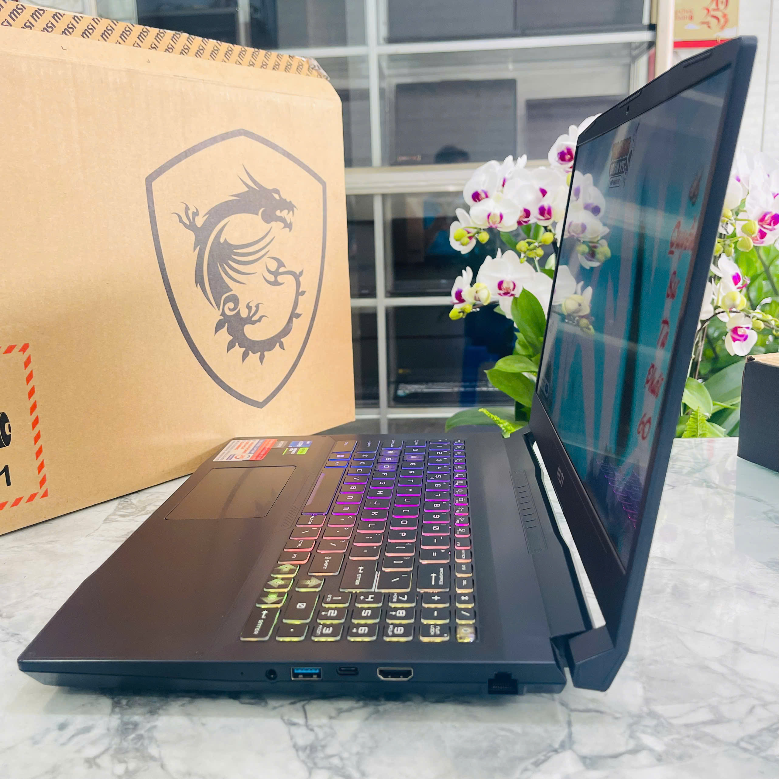  MSI Katana 15 B13VEK  Core I7-13620H / RTX 4050 6GB GDDR6 / RAM 16GB / SSD 512GB / Màn Hình 15.6 Inch IPS FHD 144Hz