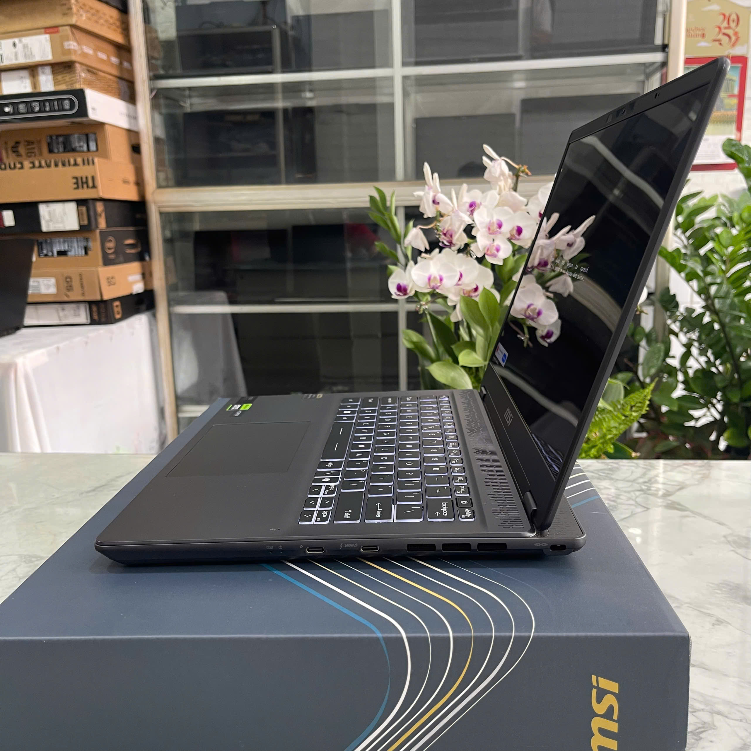 MSI Prestige 14 AI Studio C1VEG-056VN Ultra 7-155H RAM 32GB SSD 1TB RTX4050 6GB MÀN HÌNH : 14.0 INCH 2.8K 