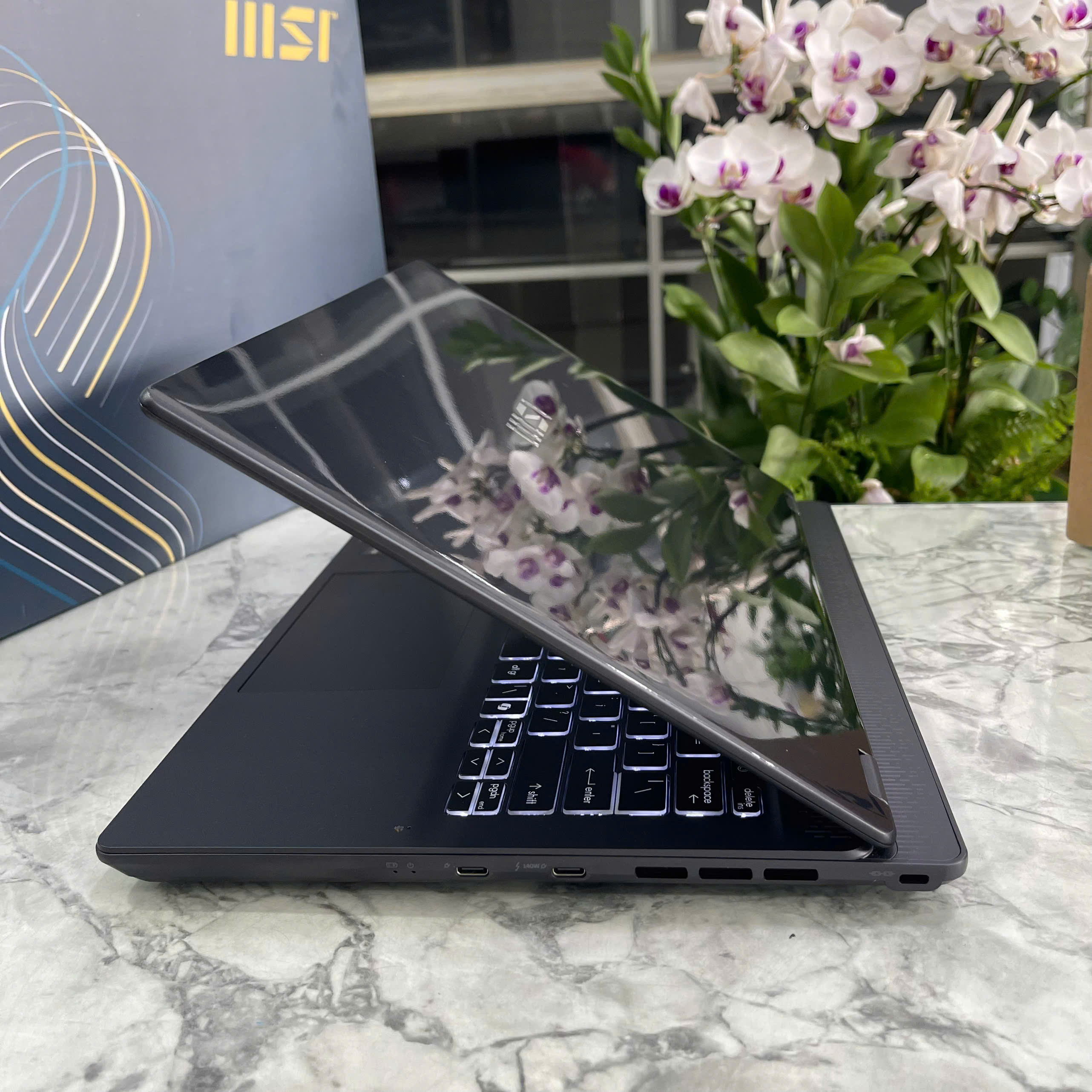 MSI Prestige 14 AI Studio C1VEG-056VN Ultra 7-155H RAM 32GB SSD 1TB RTX4050 6GB MÀN HÌNH : 14.0 INCH 2.8K 